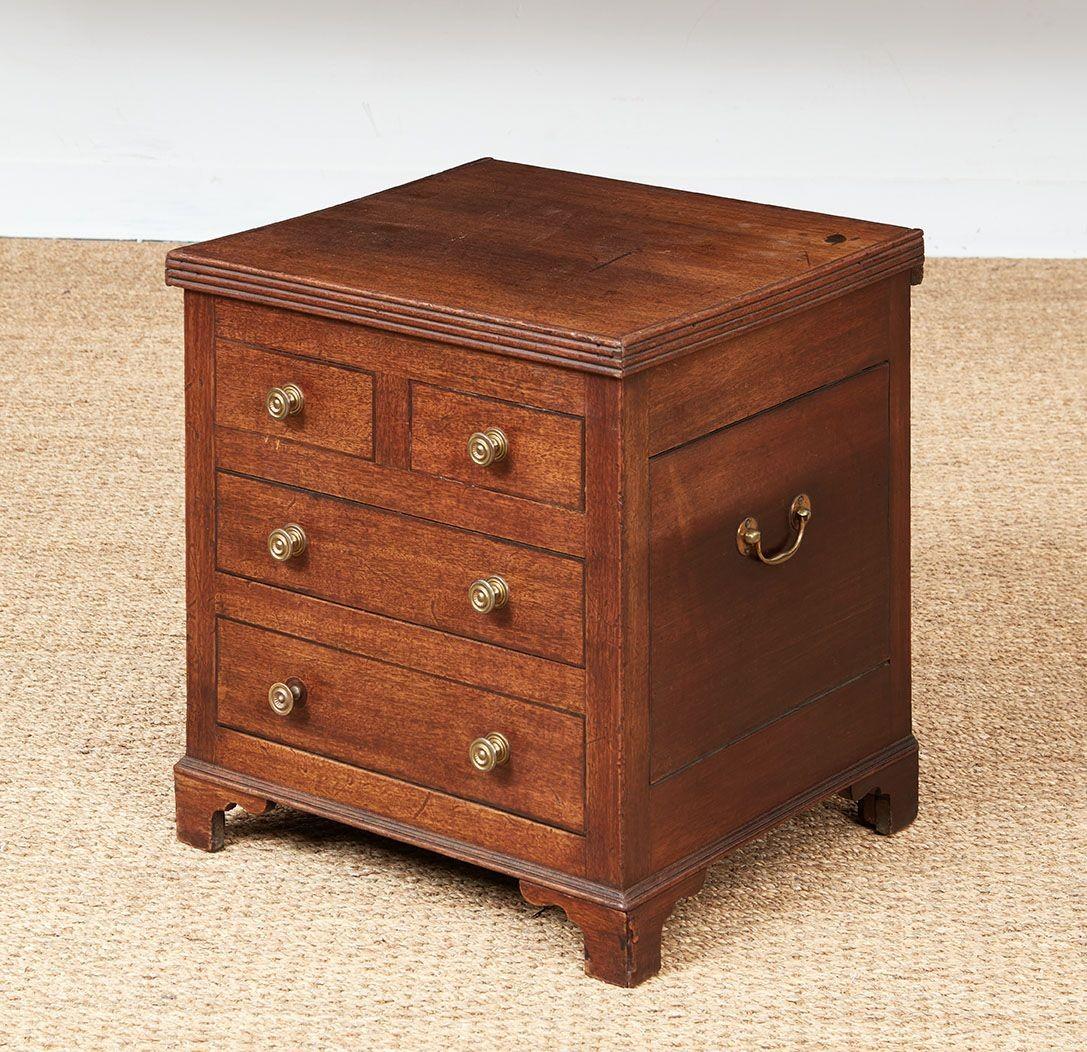 Boîte à tabouret Regency Bon état - En vente à Greenwich, CT