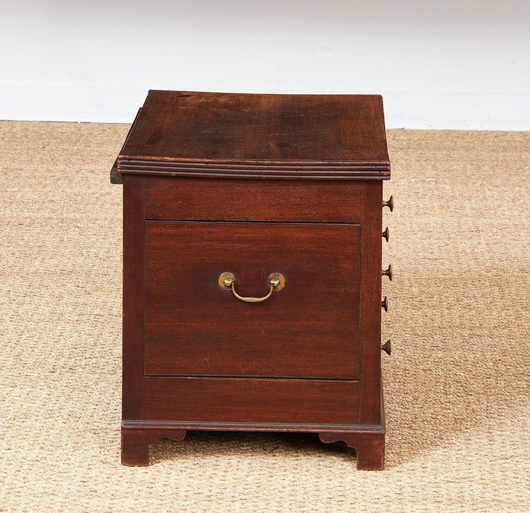 Acajou Boîte à tabouret Regency en vente