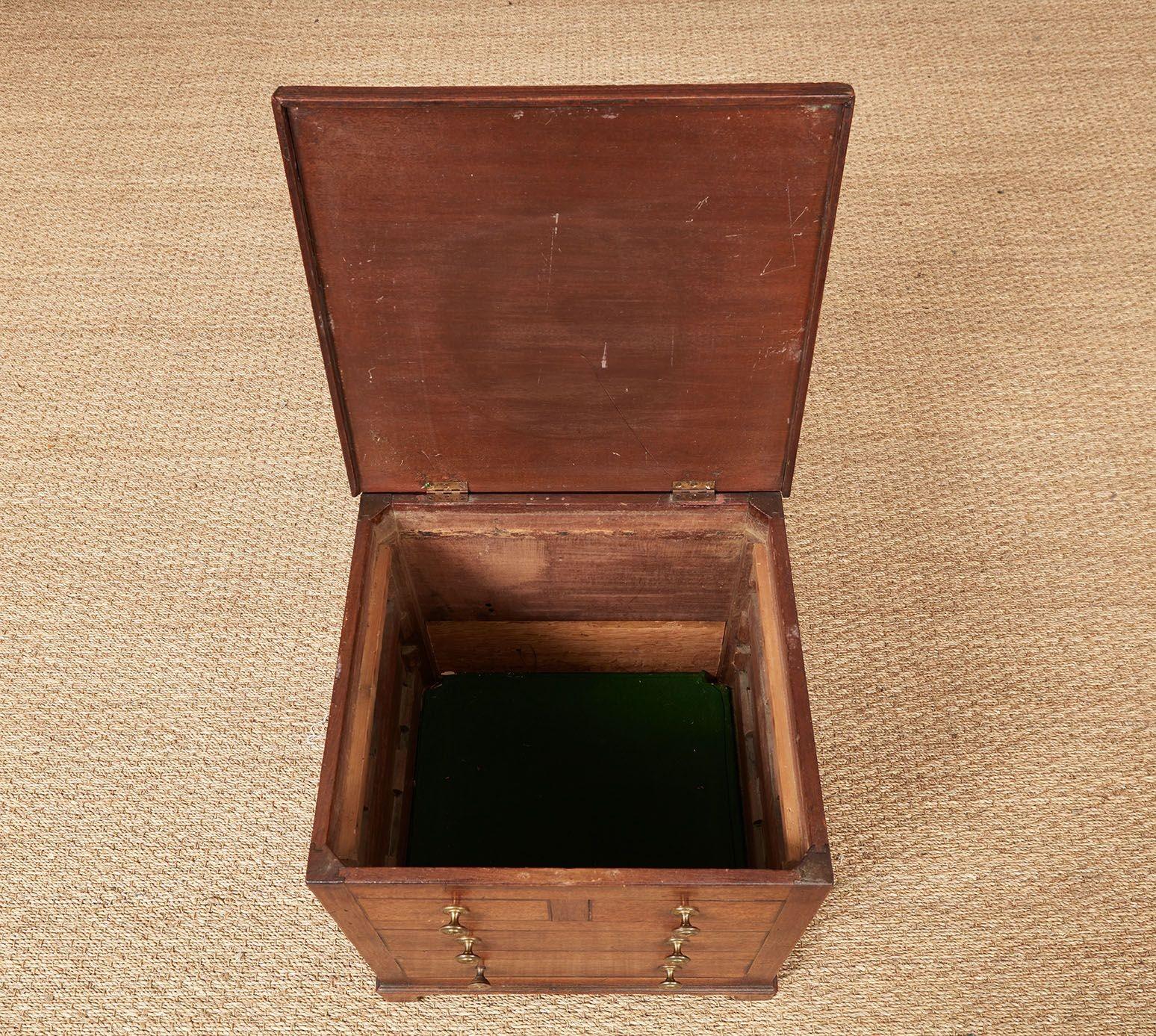 Boîte à tabouret Regency en vente 1