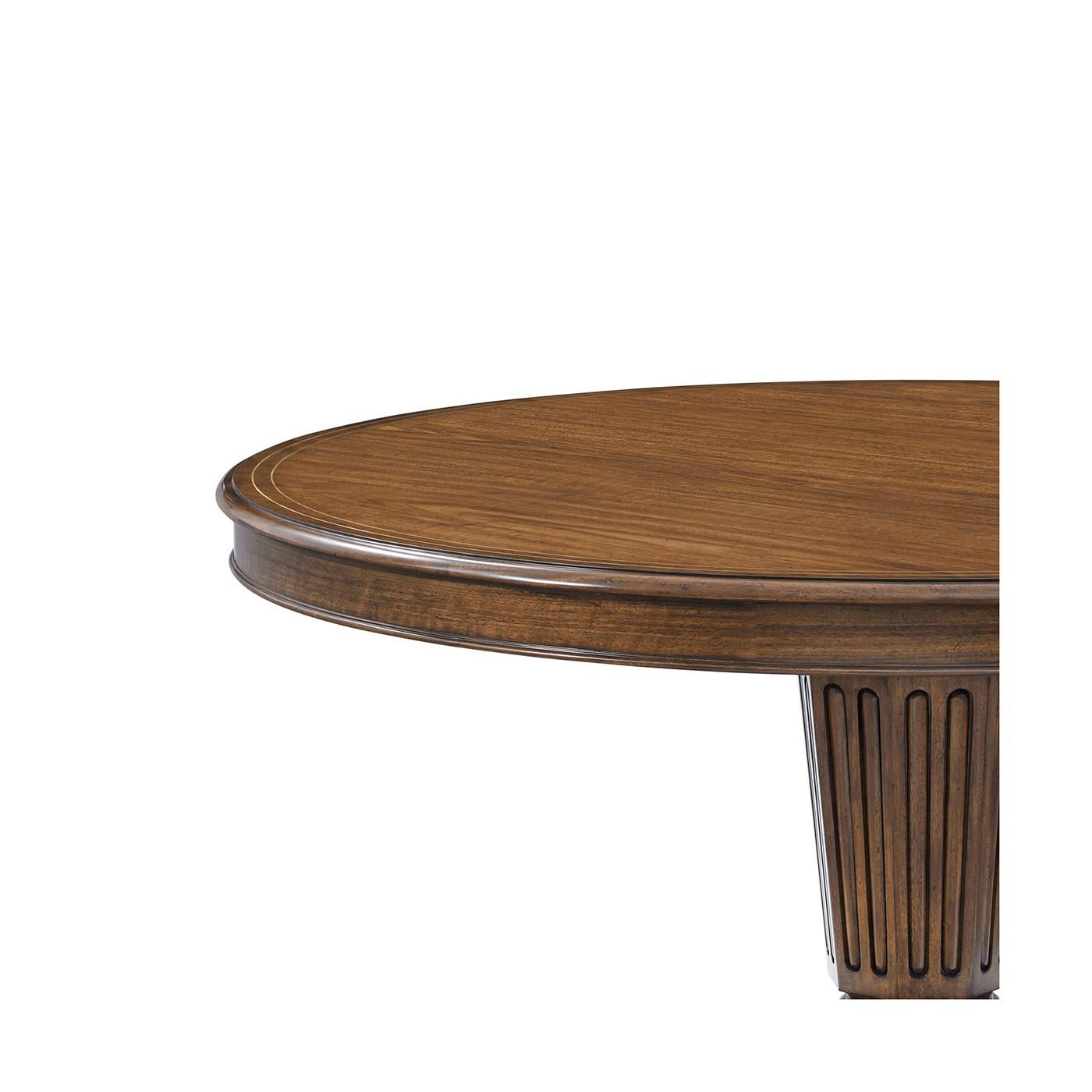 Vietnamien Table de salle à manger ronde de style Regency de 60 pouces en vente