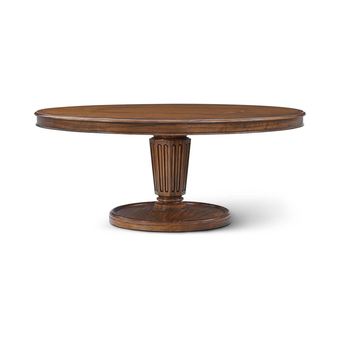 Vietnamien Table de salle à manger ronde de style Regency 72 pouces en vente