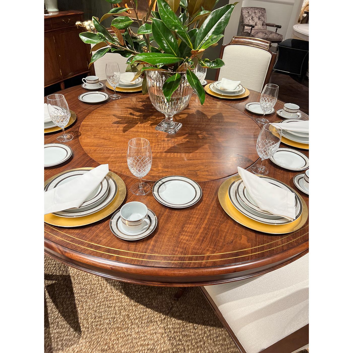 Bois Table de salle à manger ronde de style Regency 72 pouces en vente