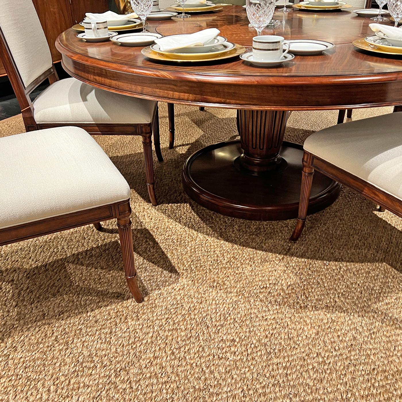 Table de salle à manger ronde de style Regency 72 pouces en vente 1