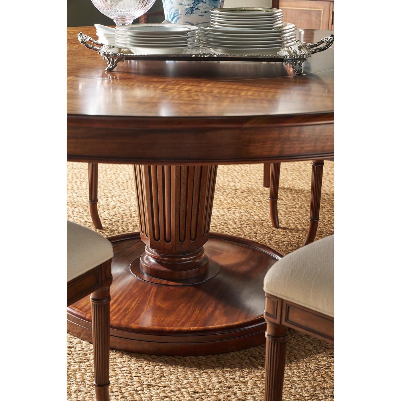 Table de salle à manger ronde de style Regency 72 pouces en vente 2