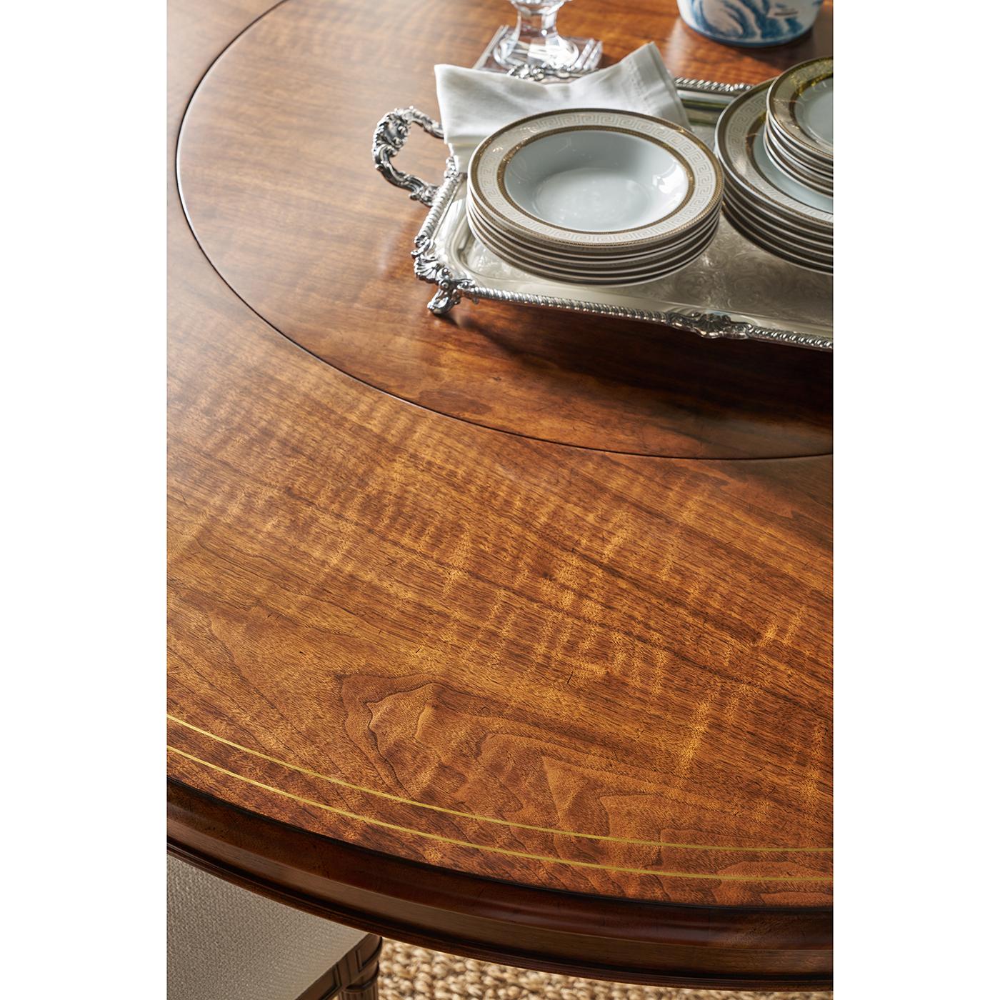Table de salle à manger ronde de style Regency 72 pouces en vente 3