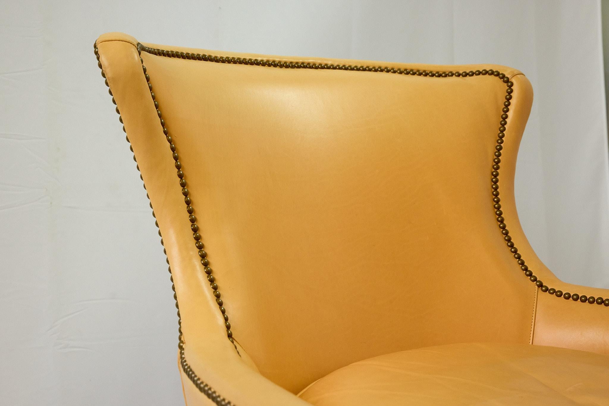 Fauteuil de style Régence en cuir abricot de Southwood en vente 7