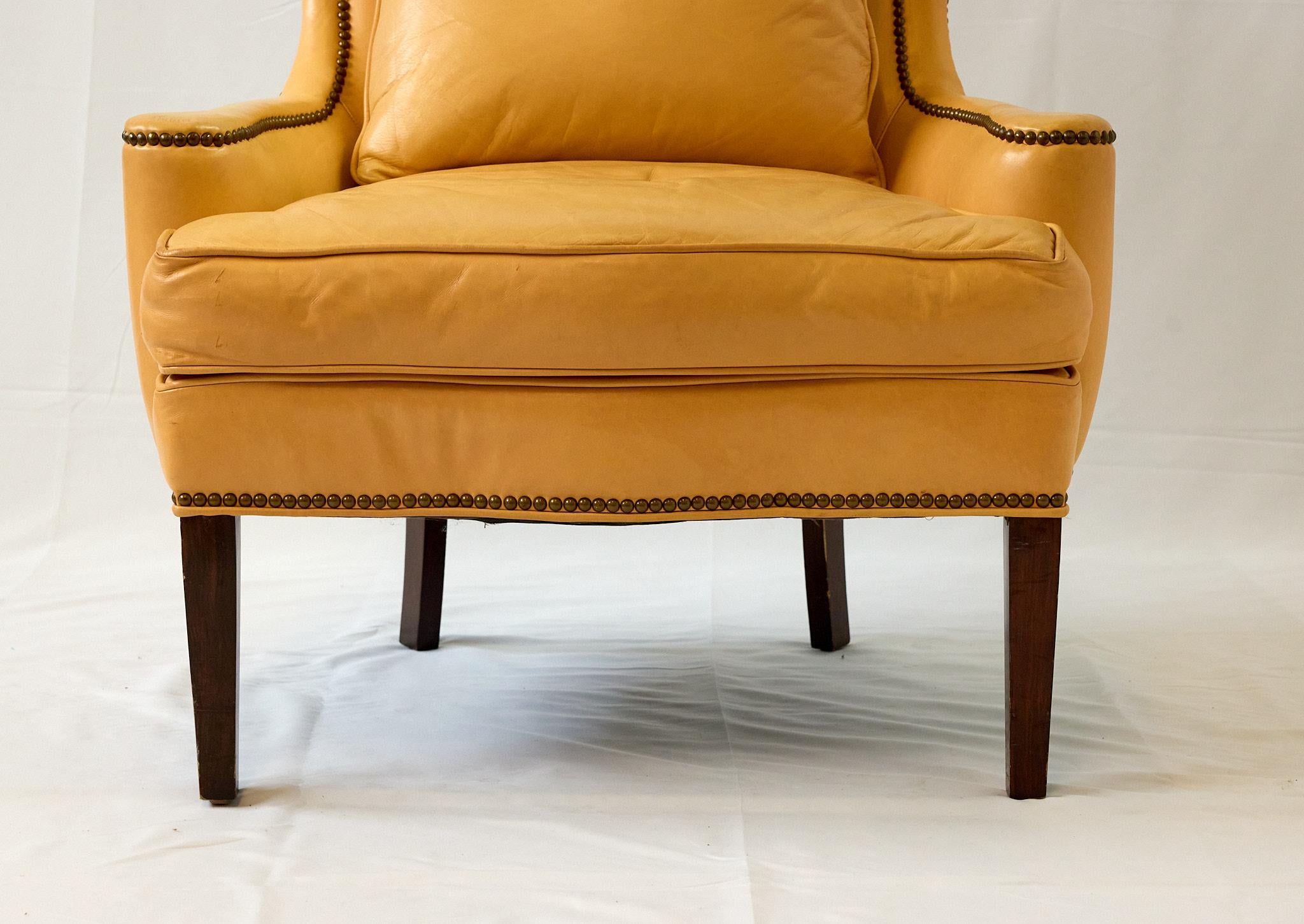 Regency Fauteuil de style Régence en cuir abricot de Southwood en vente