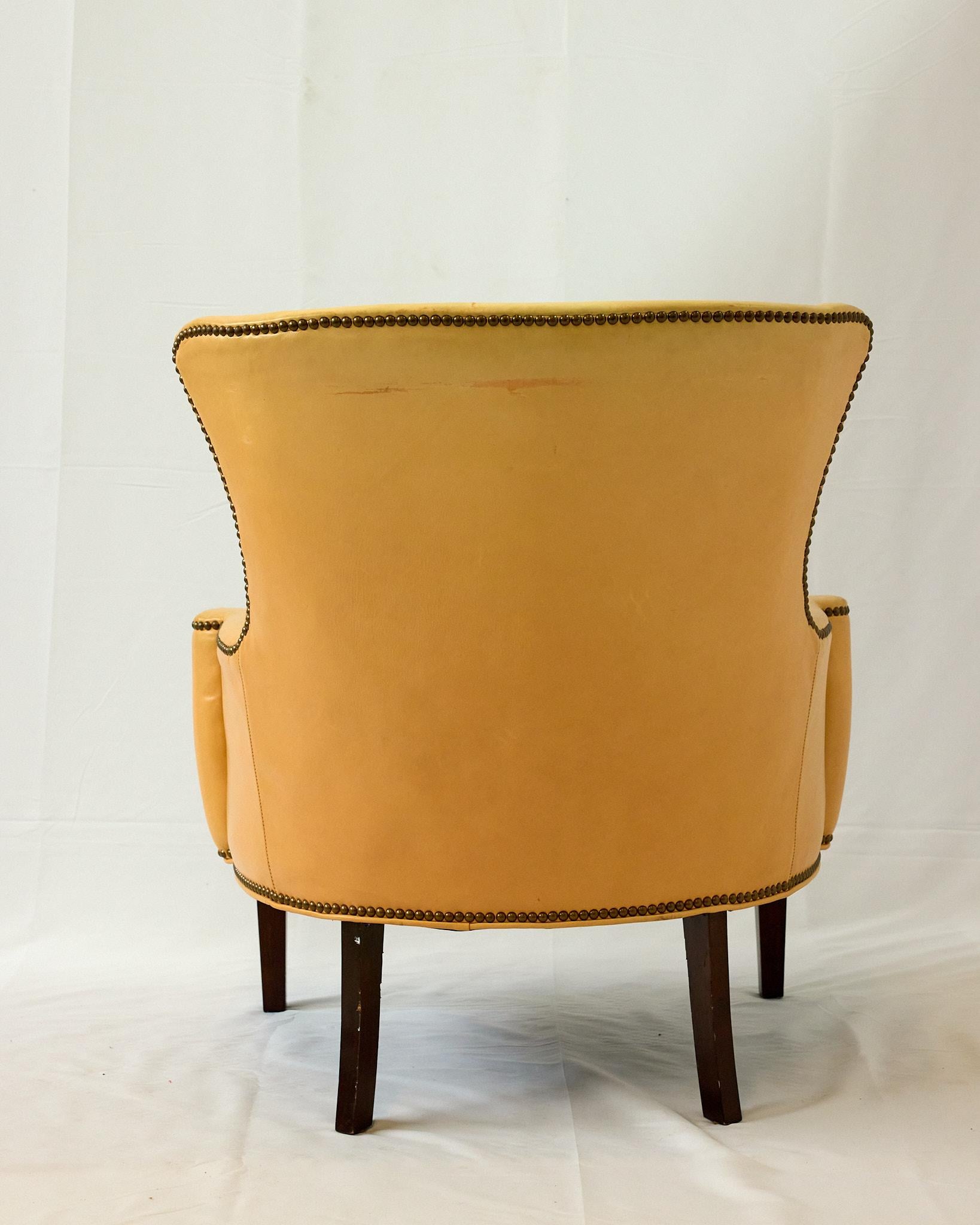 Cuir Fauteuil de style Régence en cuir abricot de Southwood en vente