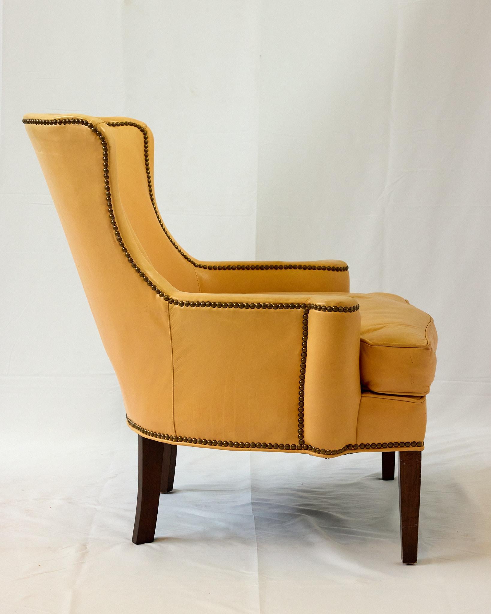 Fauteuil de style Régence en cuir abricot de Southwood en vente 1
