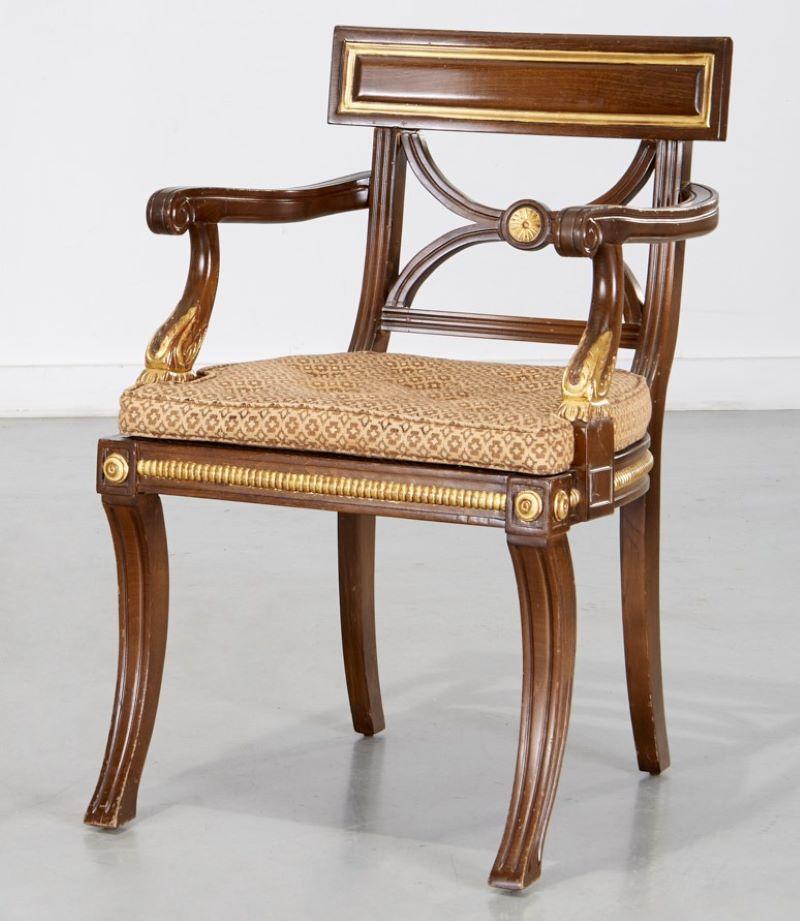 Sessel im Regency-Stil mit Sitz aus Schilfrohr und Sitz aus Rohr mit vergoldetem Blattdesign und Medaillons  im Angebot 1