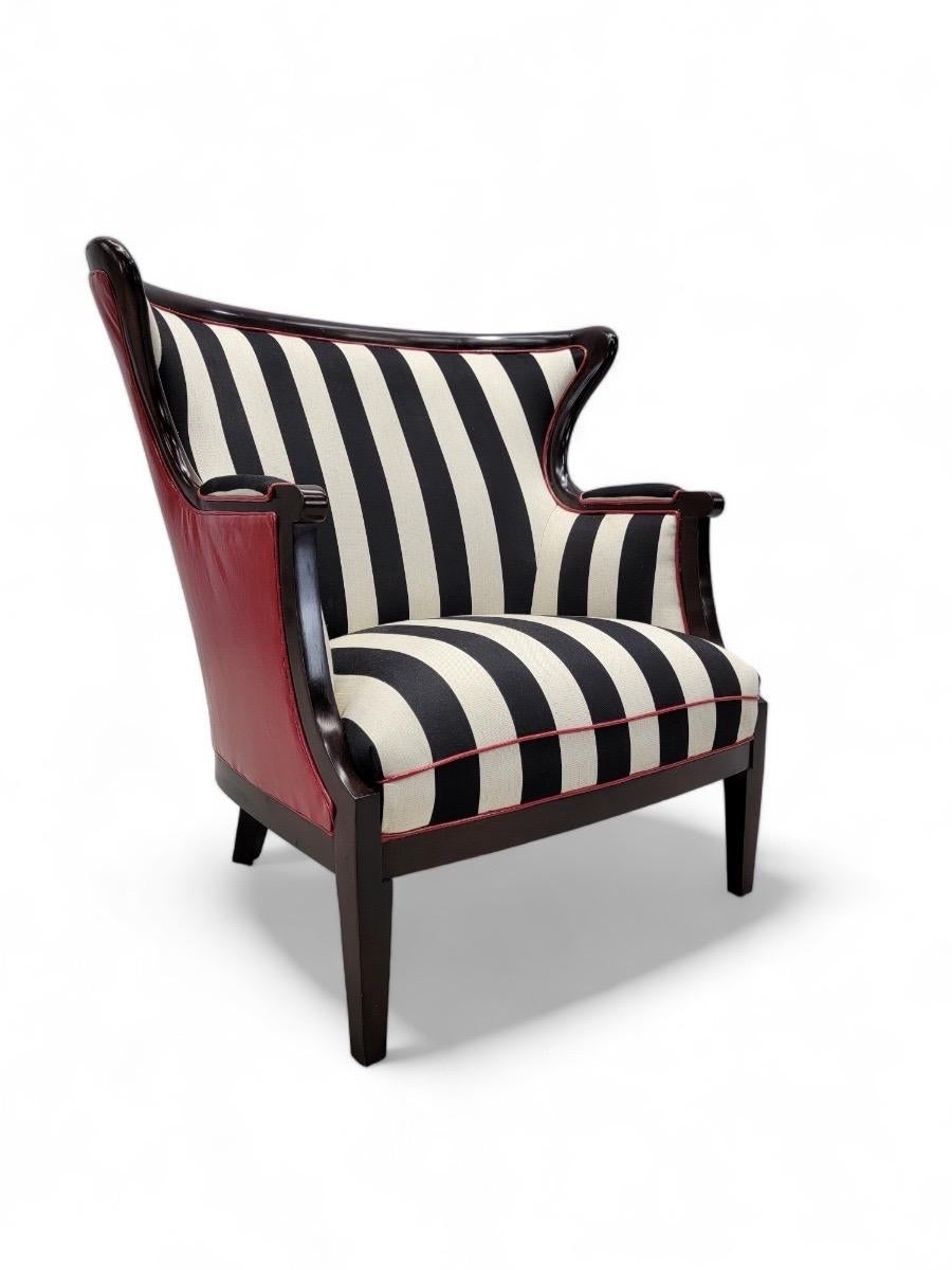 XX secolo Sedia Wingback in stile Regency di Baker Furniture, appena imbottita su misura in vendita