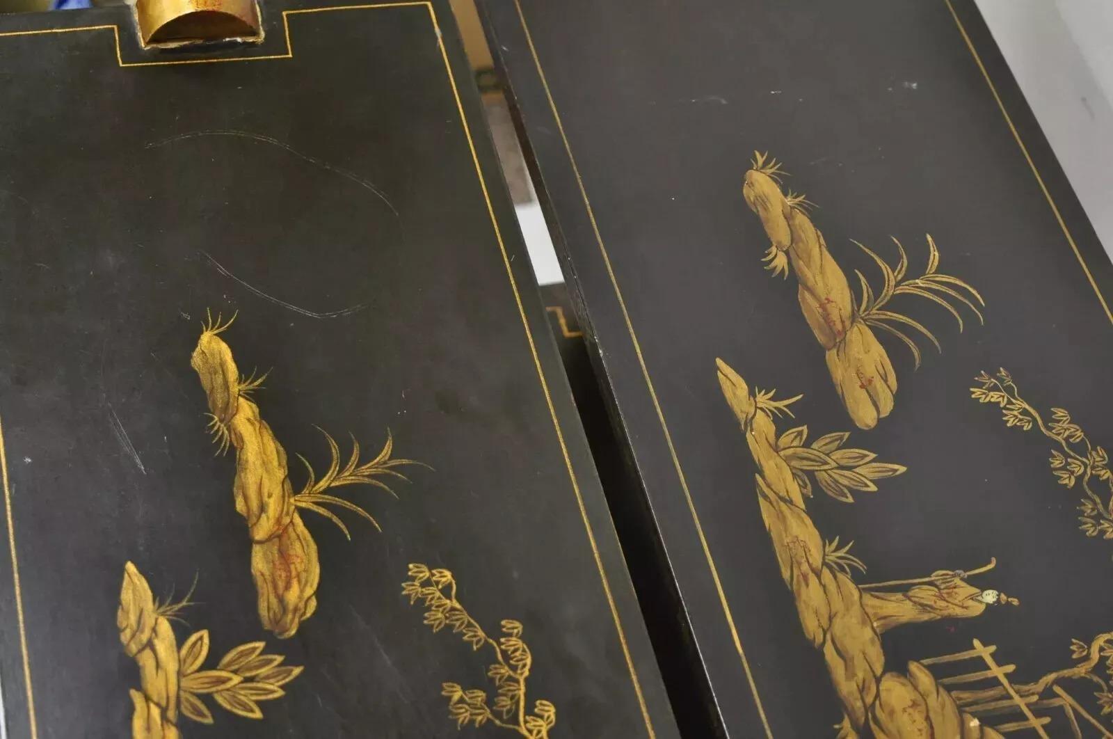 Libreria scaffale Curio in stile Regency nero e oro a 3 livelli - una coppia in vendita 1