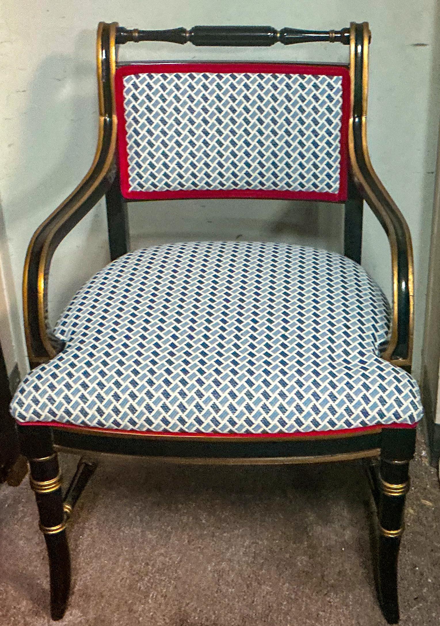Regency Style Schwarzer Lack & Vergoldete Bergere Stühle Att. To Baker Möbel - Paar im Angebot 5