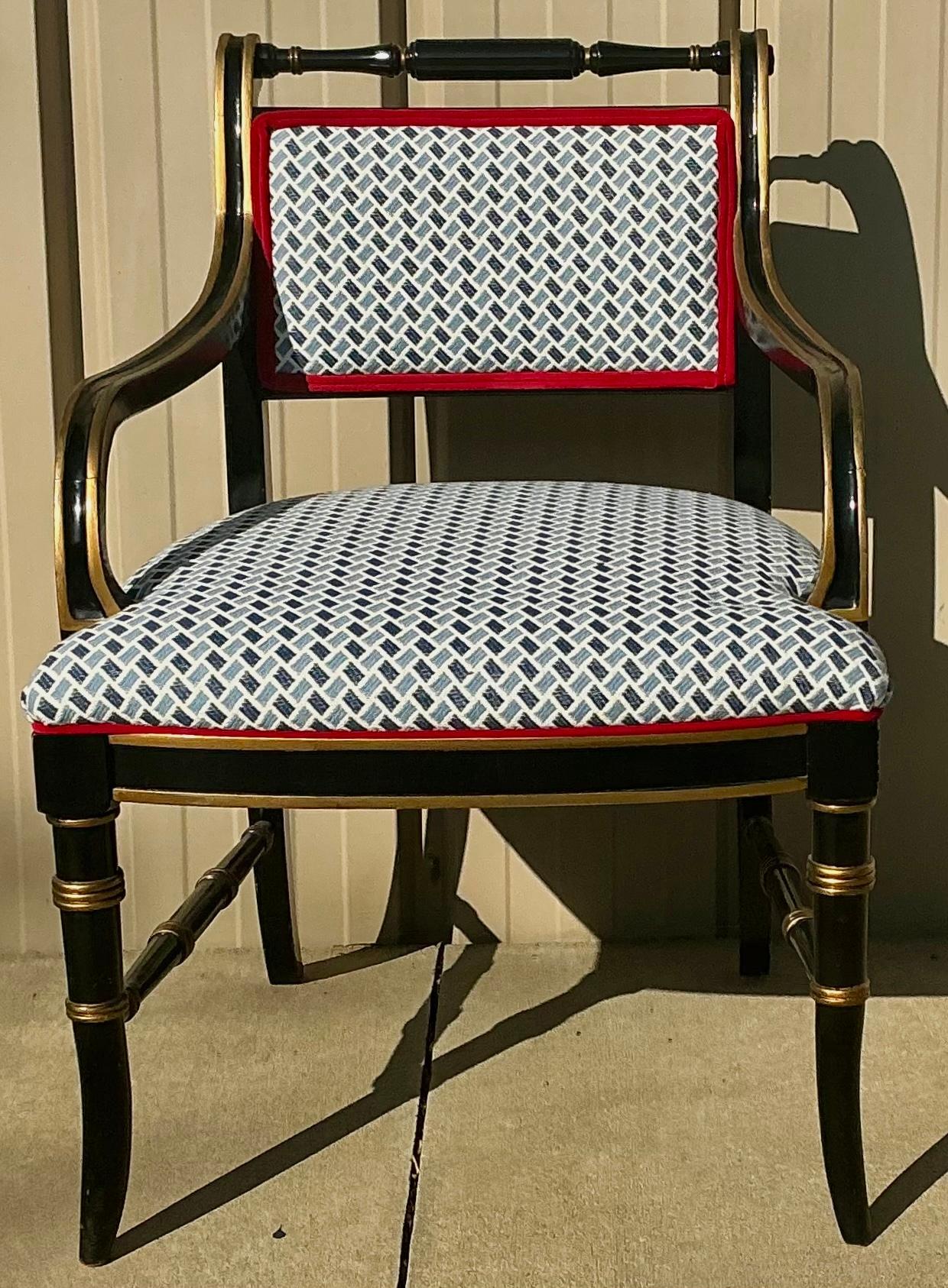 Regency Style Schwarzer Lack & Vergoldete Bergere Stühle Att. To Baker Möbel - Paar im Zustand „Gut“ im Angebot in Kennesaw, GA