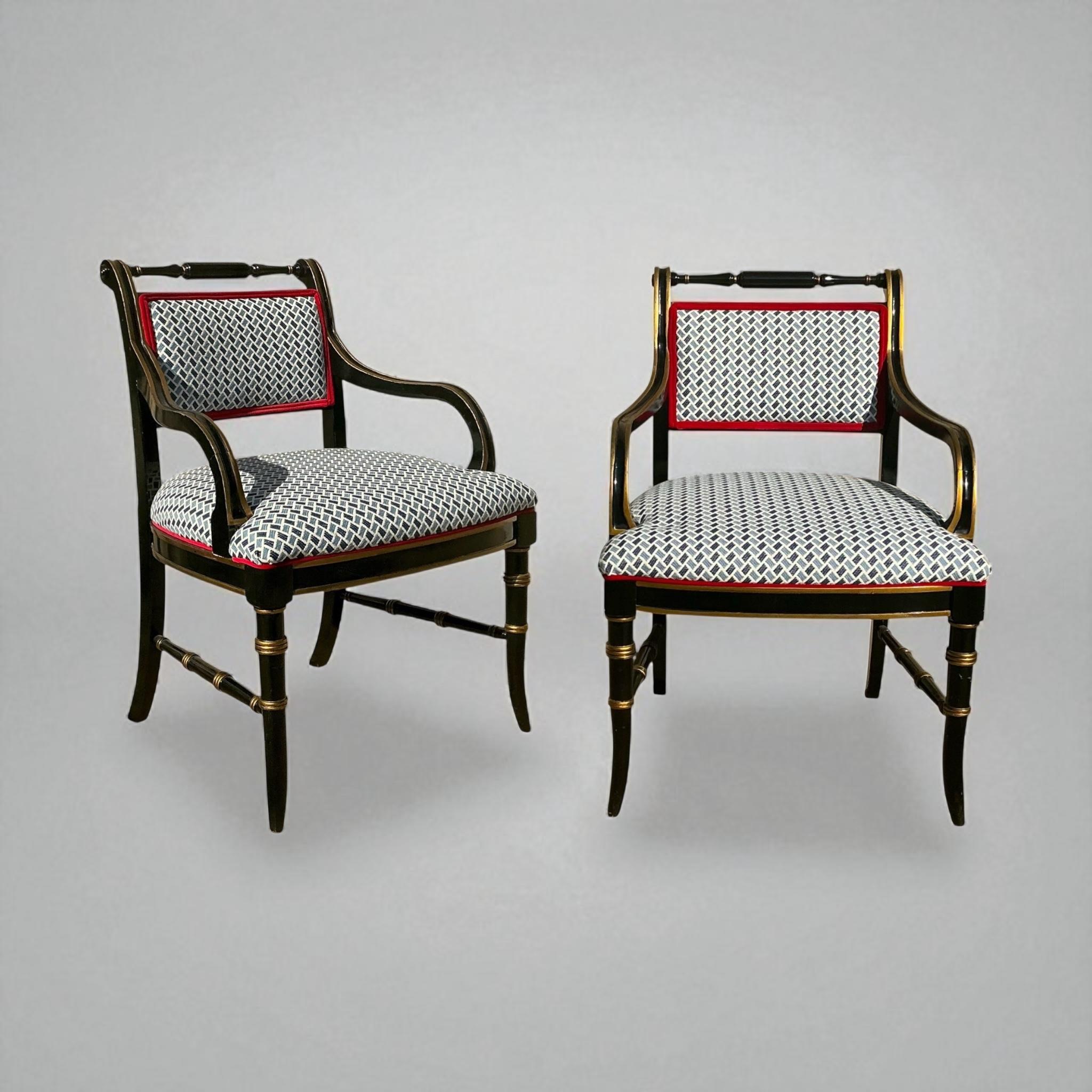 Regency Style Schwarzer Lack & Vergoldete Bergere Stühle Att. To Baker Möbel - Paar im Angebot 3