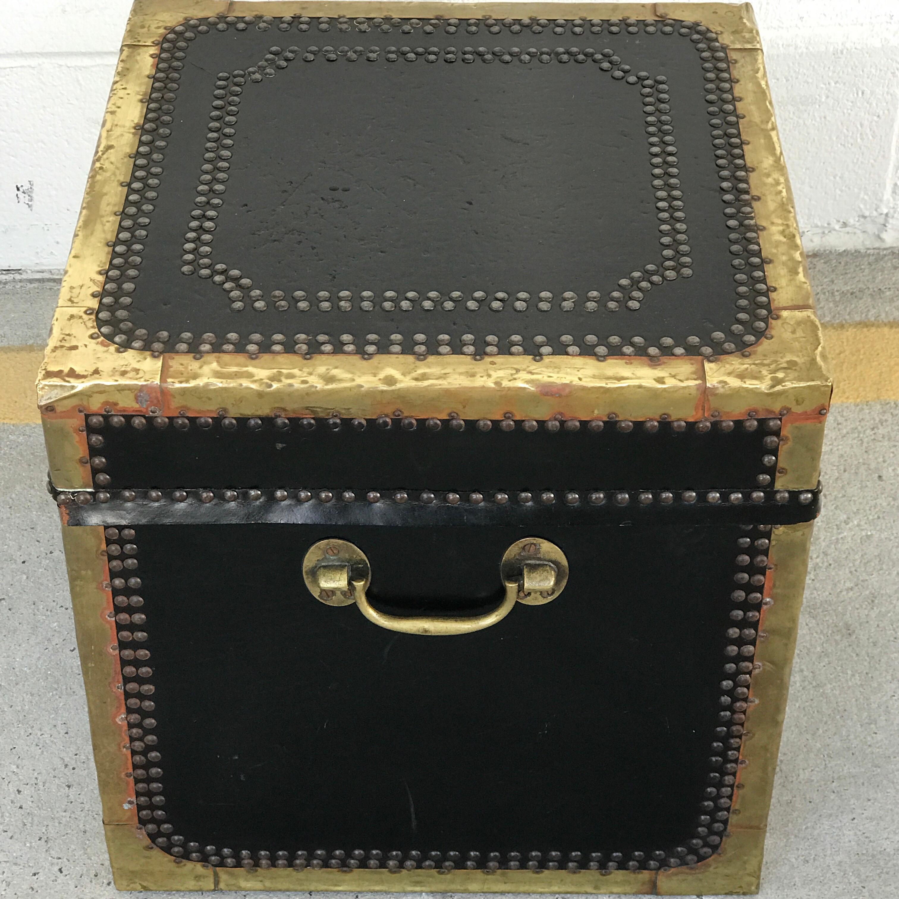 English Regency Style Brass-Mounted Leather Cube Trunk For Sale