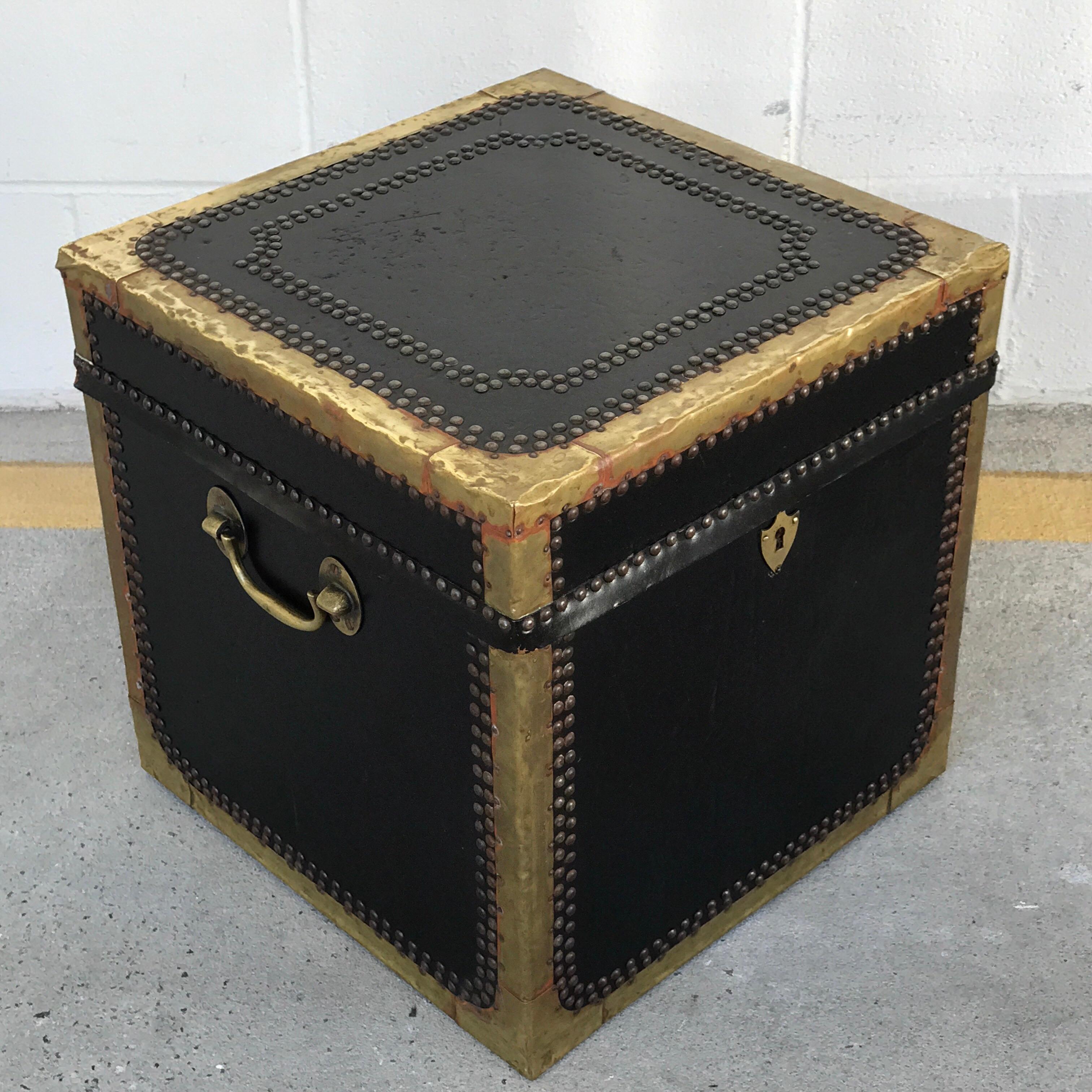 Regency Style Brass-Mounted Leather Cube Trunk In Distressed Condition For Sale In Atlanta, GA