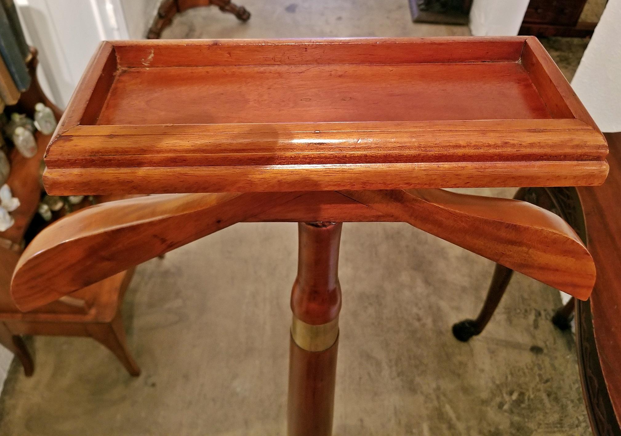 Regency Style British Walnut Clothes Rack or Coat Stand In Good Condition In Dallas, TX