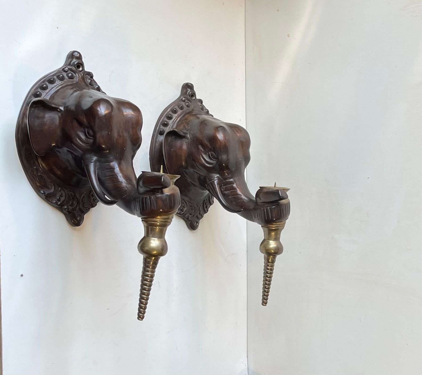Sconcese portacandele Elefante in bronzo in stile Regency in vendita 4