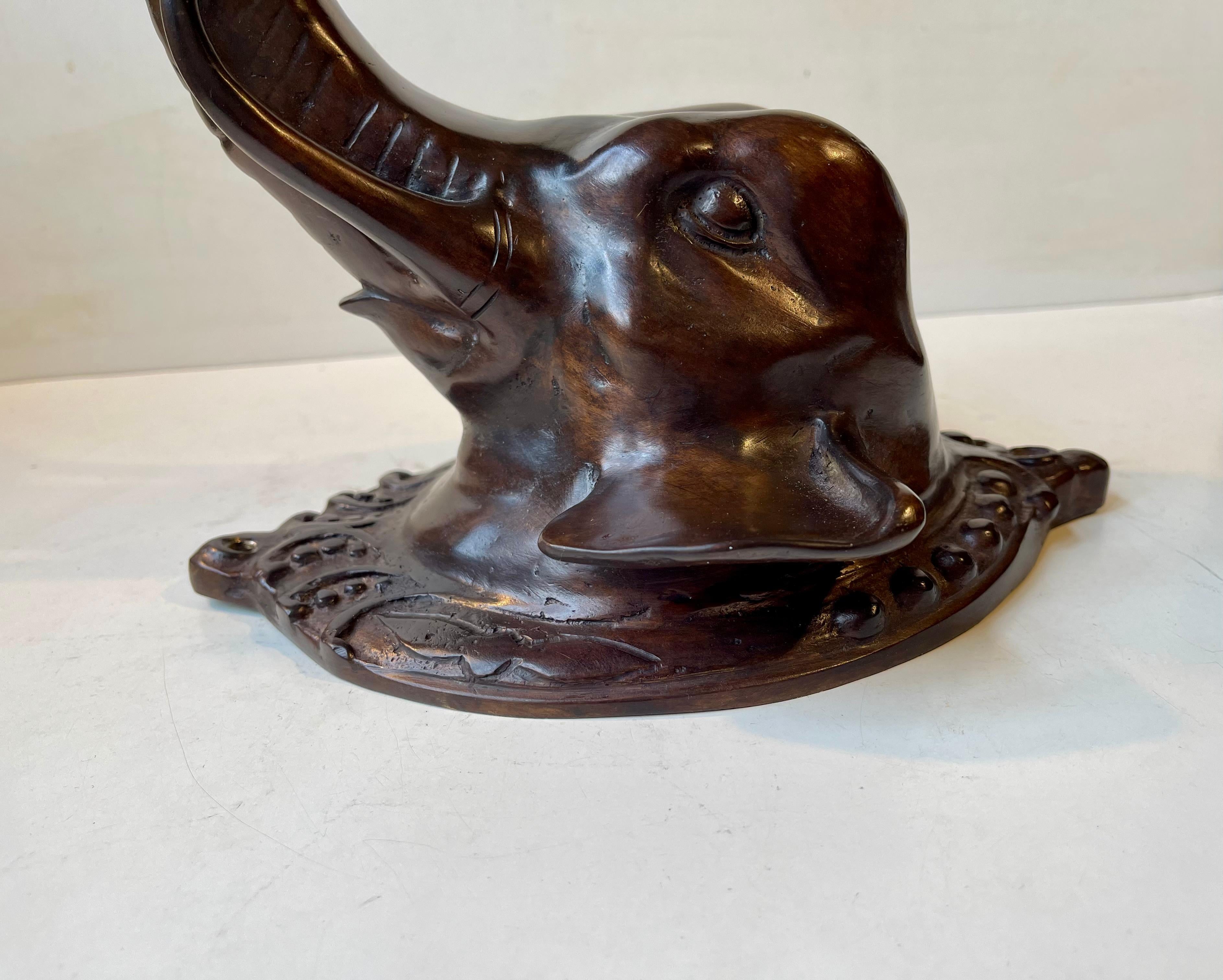 XX secolo Sconcese portacandele Elefante in bronzo in stile Regency in vendita