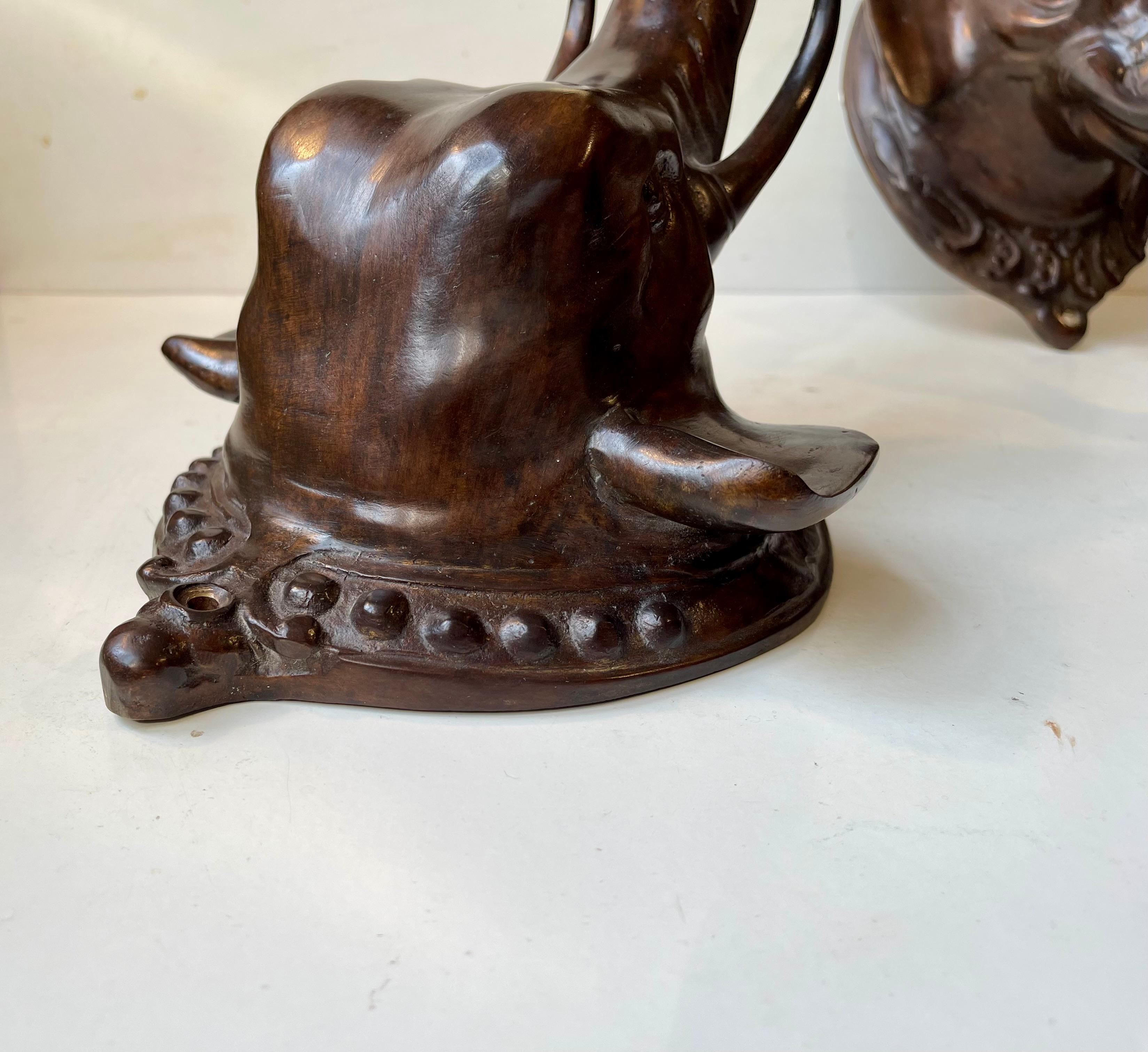 Bronzo Sconcese portacandele Elefante in bronzo in stile Regency in vendita