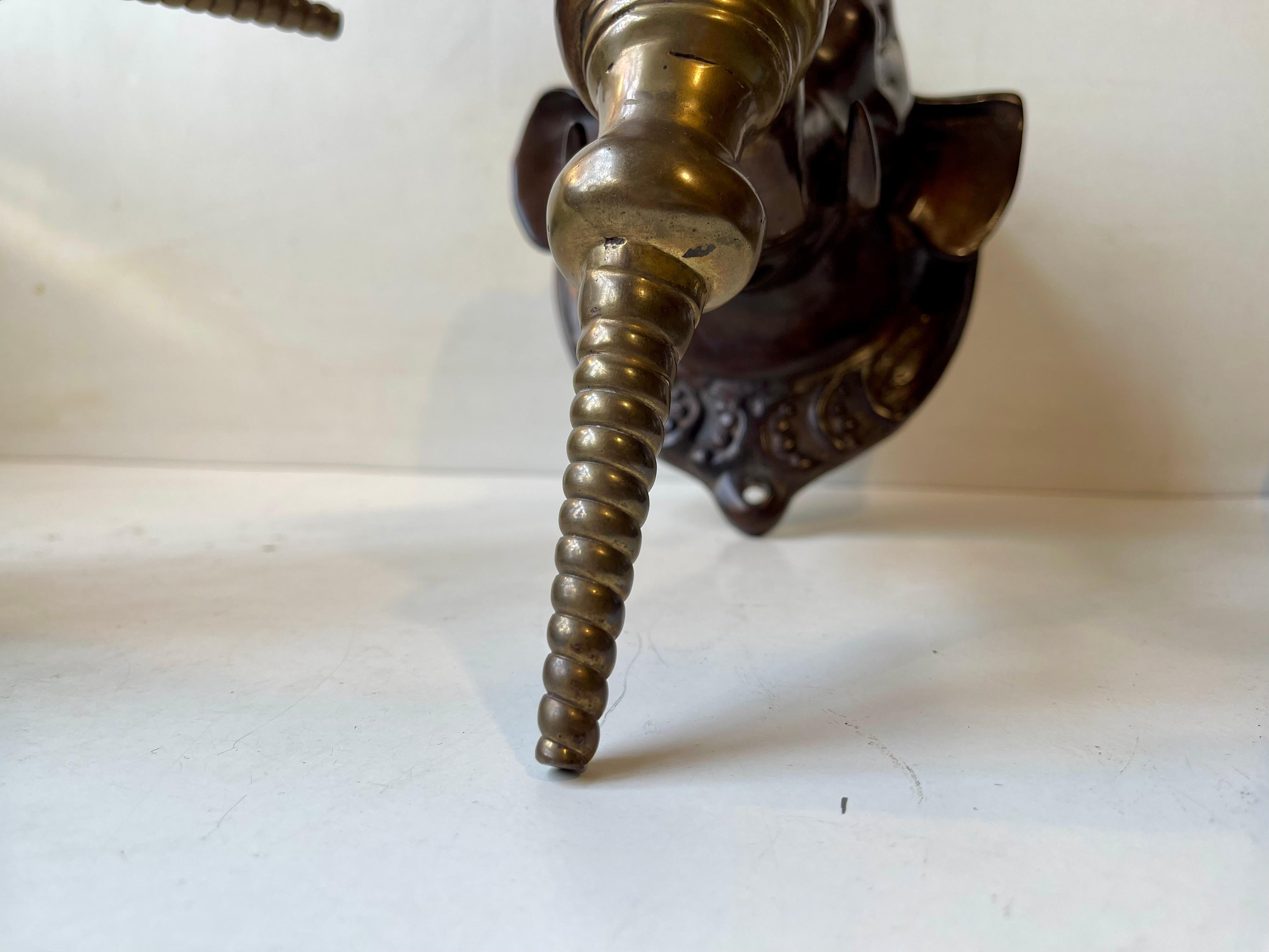 Sconcese portacandele Elefante in bronzo in stile Regency in vendita 1