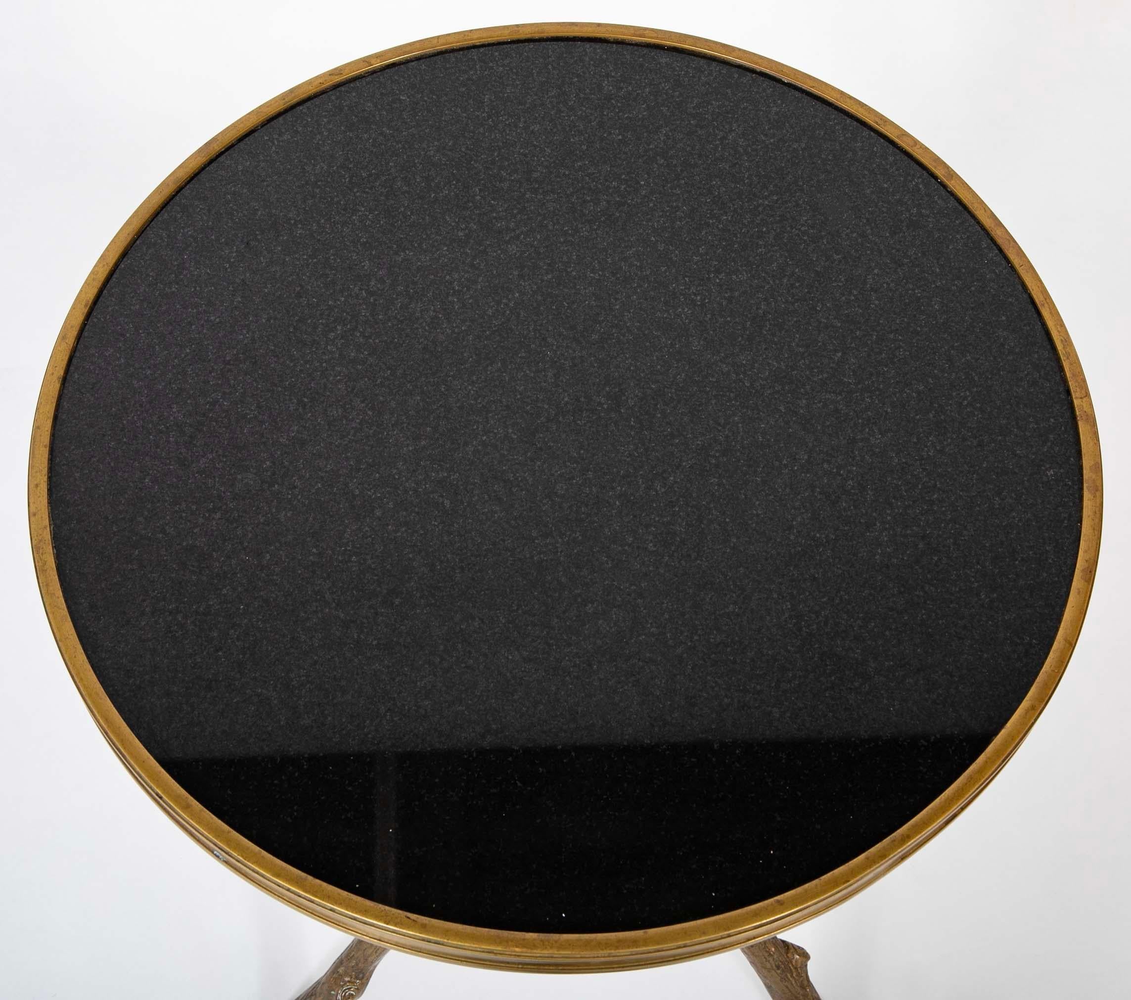 XX secolo Regency Style Bronze Round Tripod Side Table With Polished Black Granite Top in vendita
