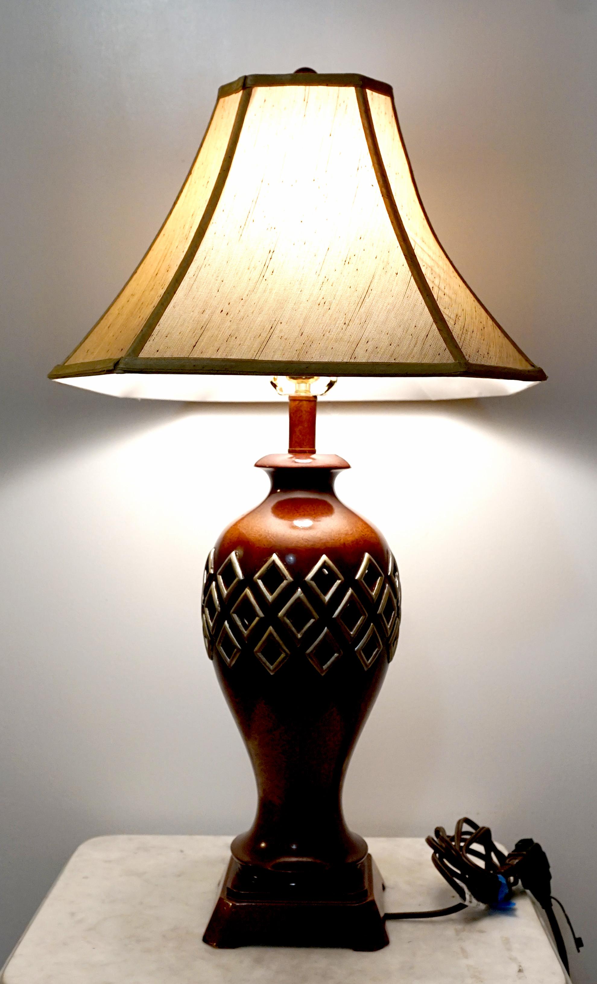 Regency Style Burled Baluster Diamond Cut-Out Wood Table Lamp In Good Condition For Sale In Lomita, CA