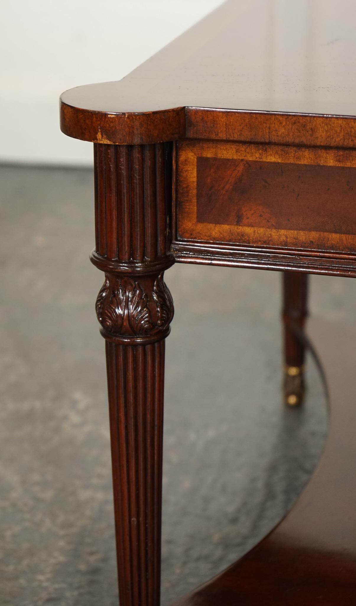 TABLE COFFEE BURR WALNUT DE STYLE REGENCY AVEC FOUR DRAWERS BRASS FEET en vente 6
