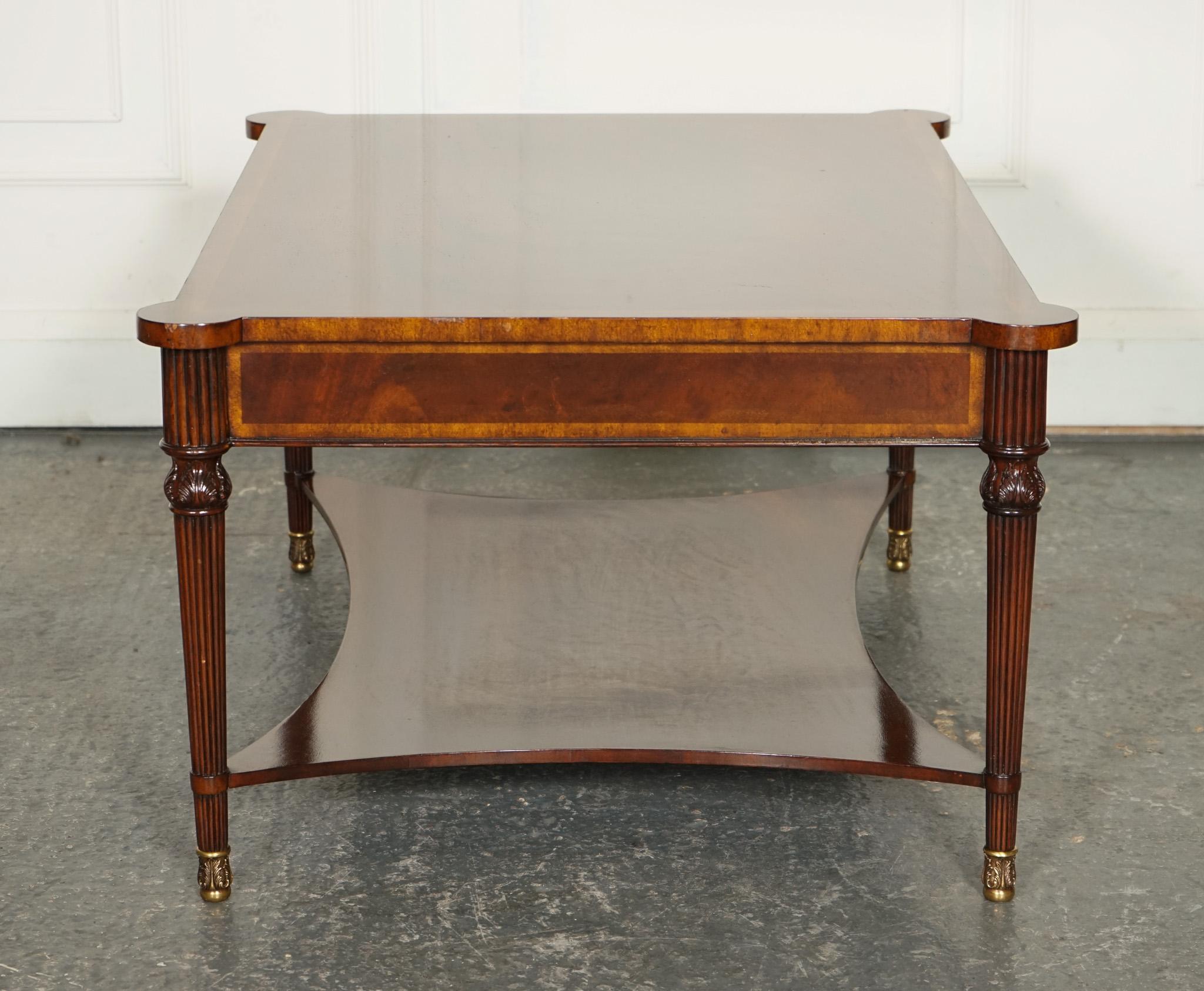 TABLE COFFEE BURR WALNUT DE STYLE REGENCY AVEC FOUR DRAWERS BRASS FEET en vente 8
