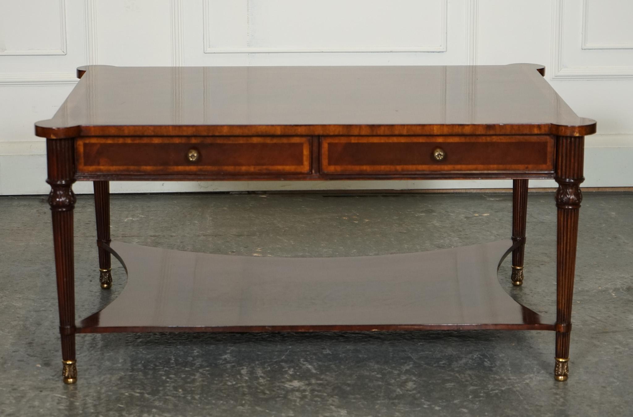 TABLE COFFEE BURR WALNUT DE STYLE REGENCY AVEC FOUR DRAWERS BRASS FEET en vente 2