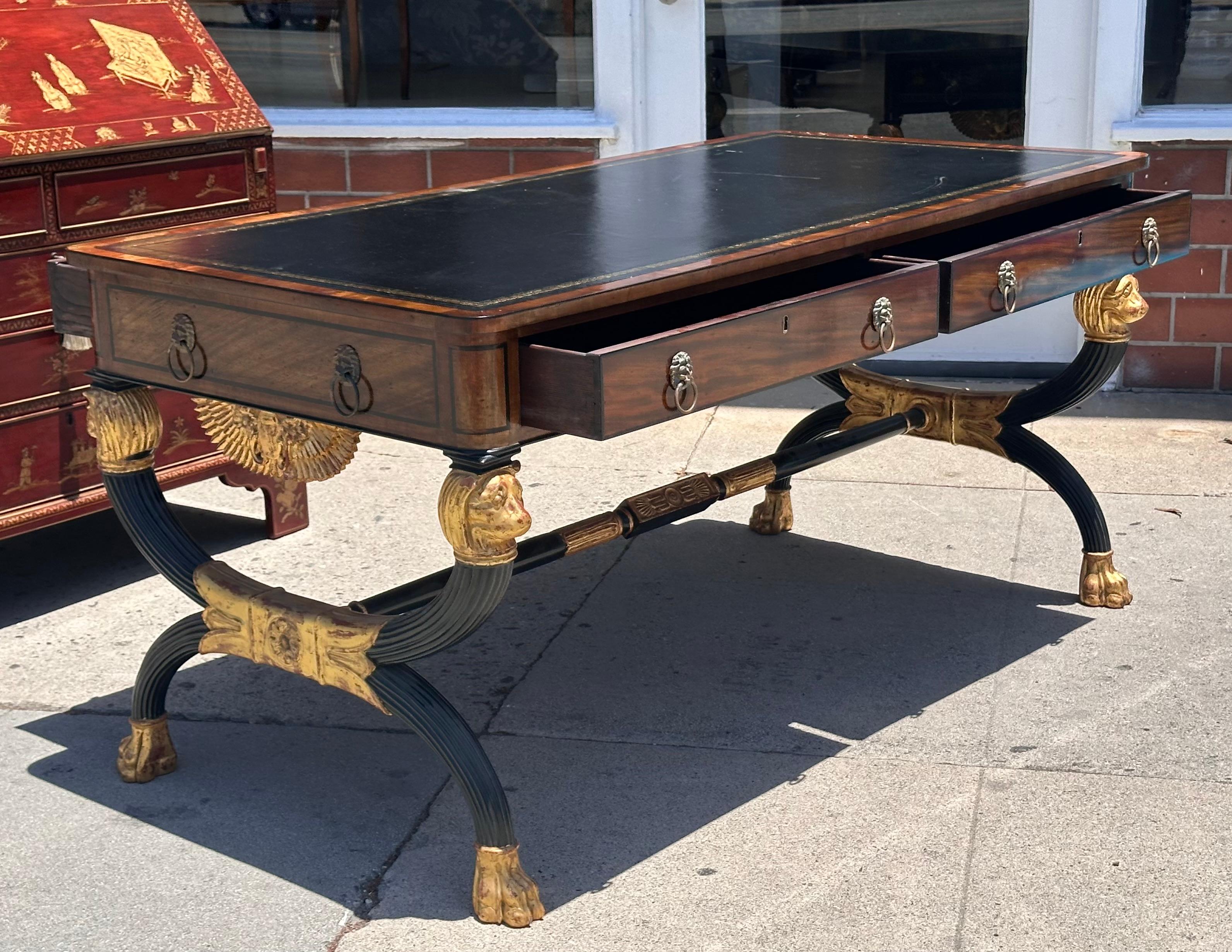 Table d'écriture de style Régence Burton-Ching en acajou et bois doré d'ébène en vente 4
