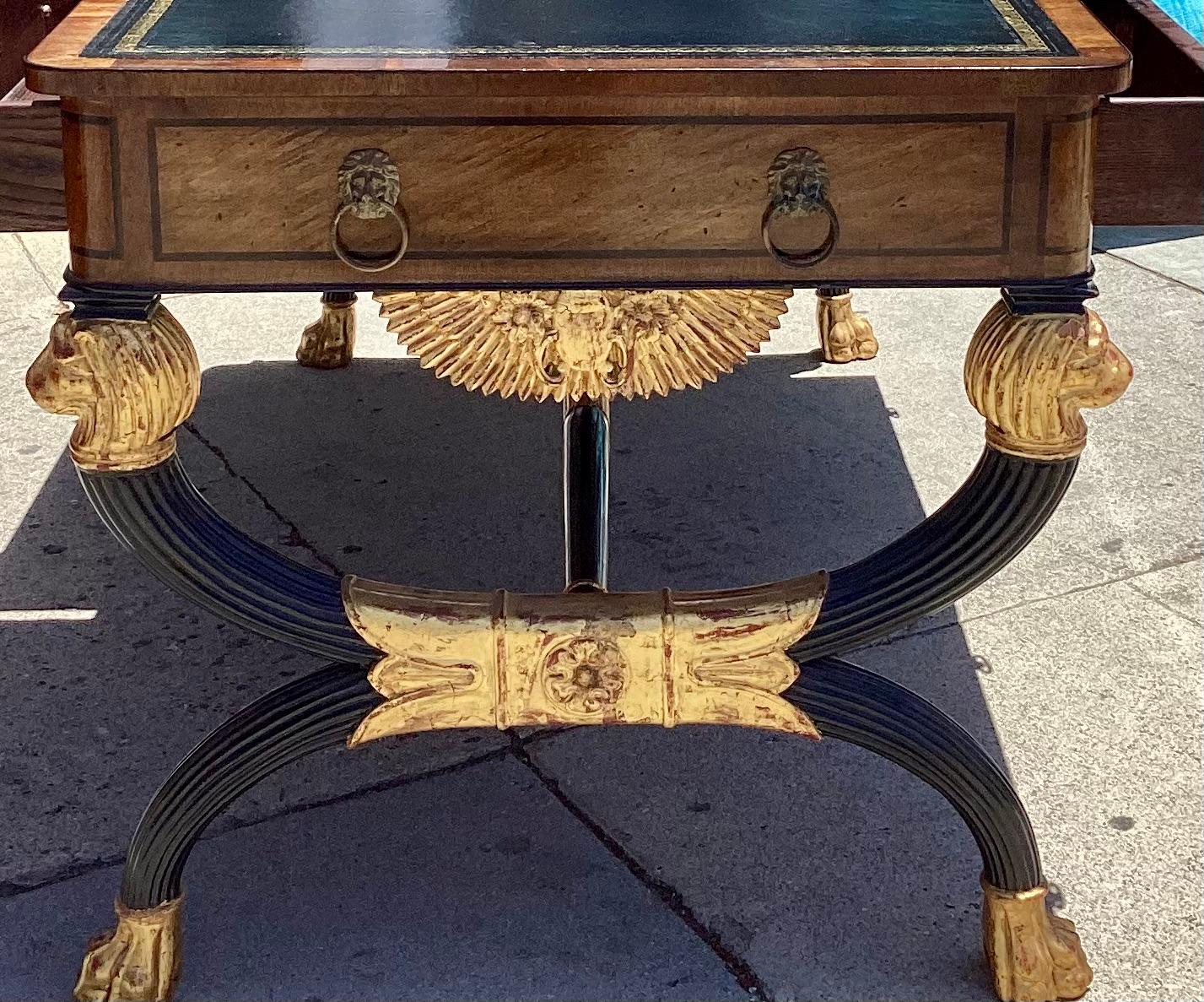 Table d'écriture de style Régence Burton-Ching en acajou et bois doré d'ébène en vente 5