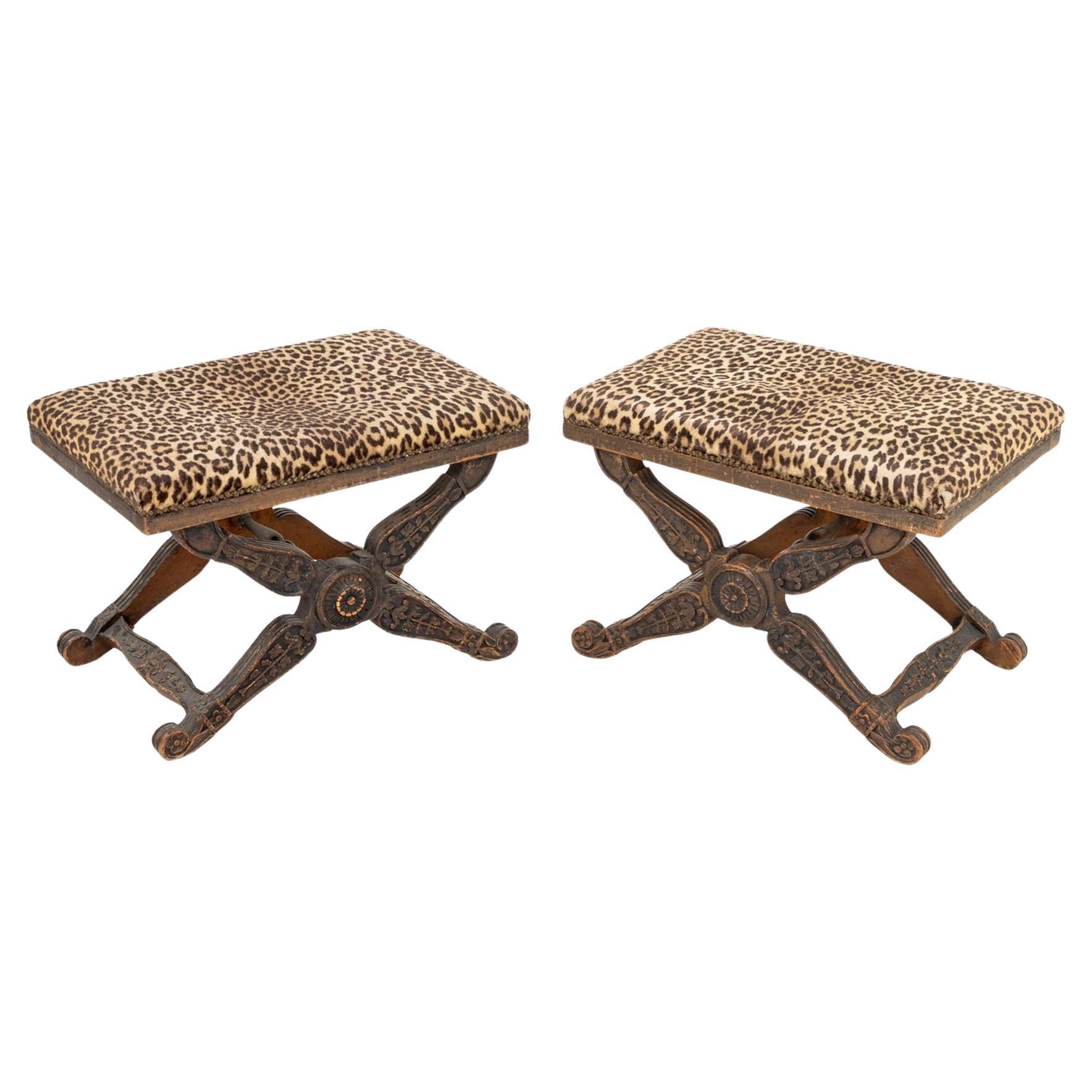 Tabourets en bois sculpté de style Régence, 2