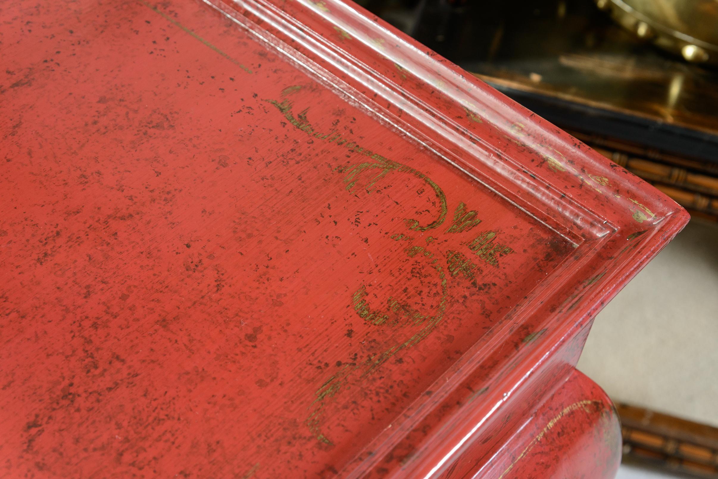 Regency Style Center Table with Chinese Red Lacquered &Gold Decor In Good Condition For Sale In West Palm Beach, FL