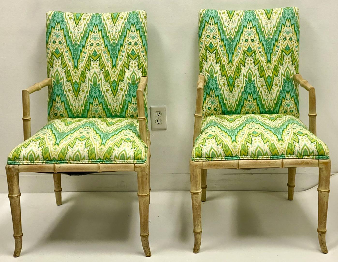 Sillones de bergere de bambú sintético cerámico estilo Regencia en Chevron - Pareja en Bueno estado para la venta en Kennesaw, GA