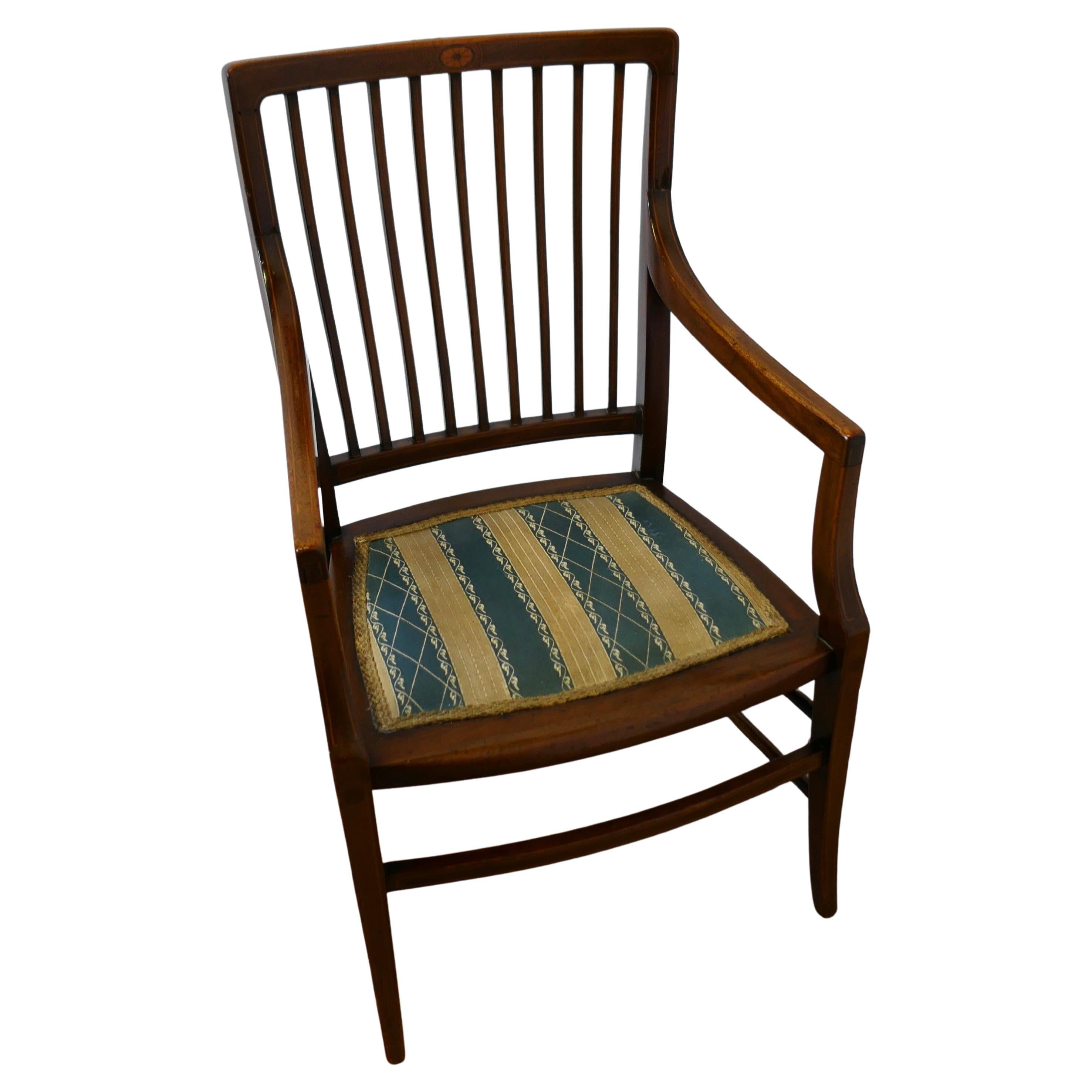 Chaise à accoudoirs pour enfants de style Régence     Il s'agit d'une chaise du 19e siècle avec un rembourrage.