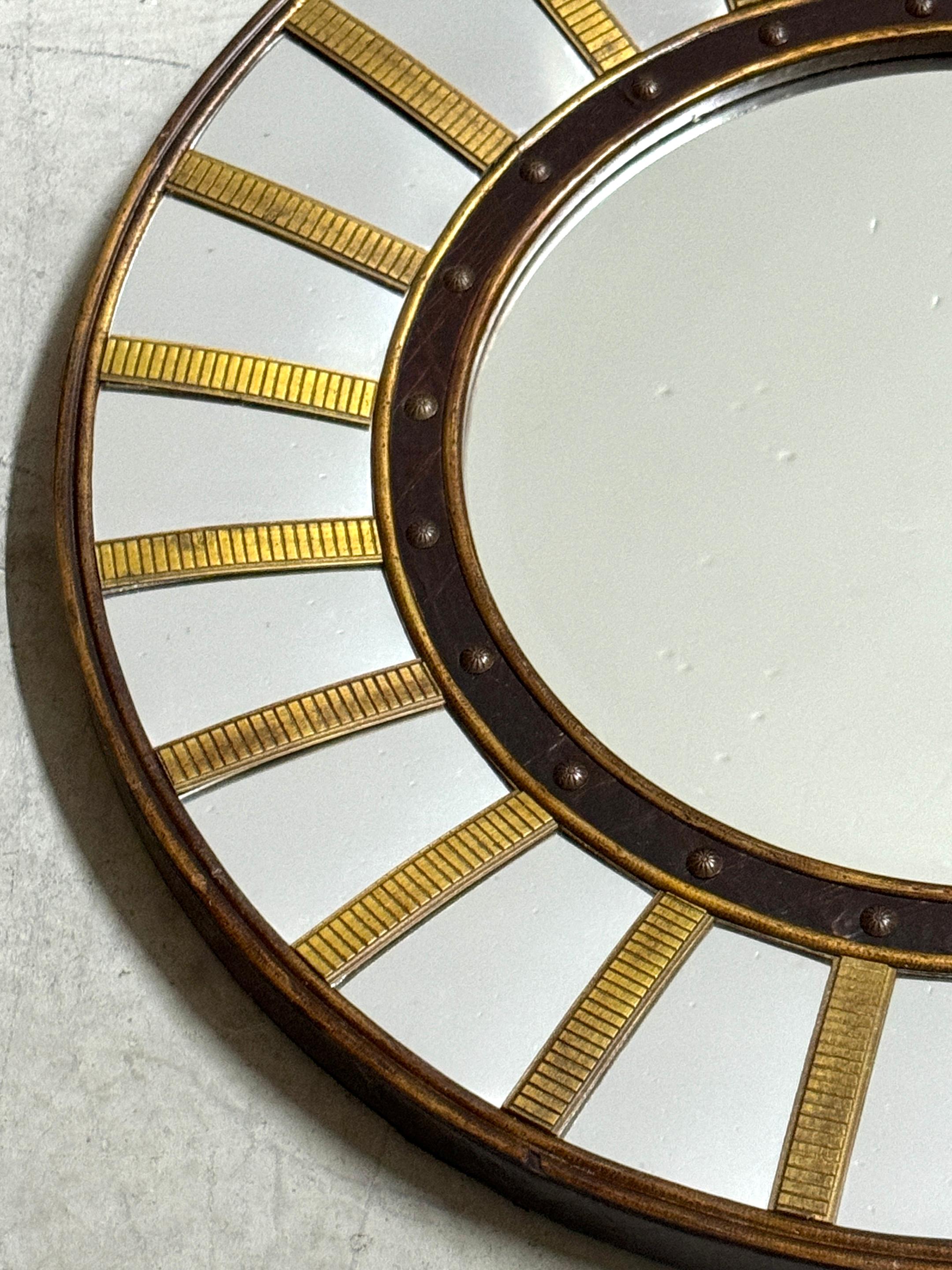 Miroir circulaire de style Régence en laiton et laque avec convexe en vente 4
