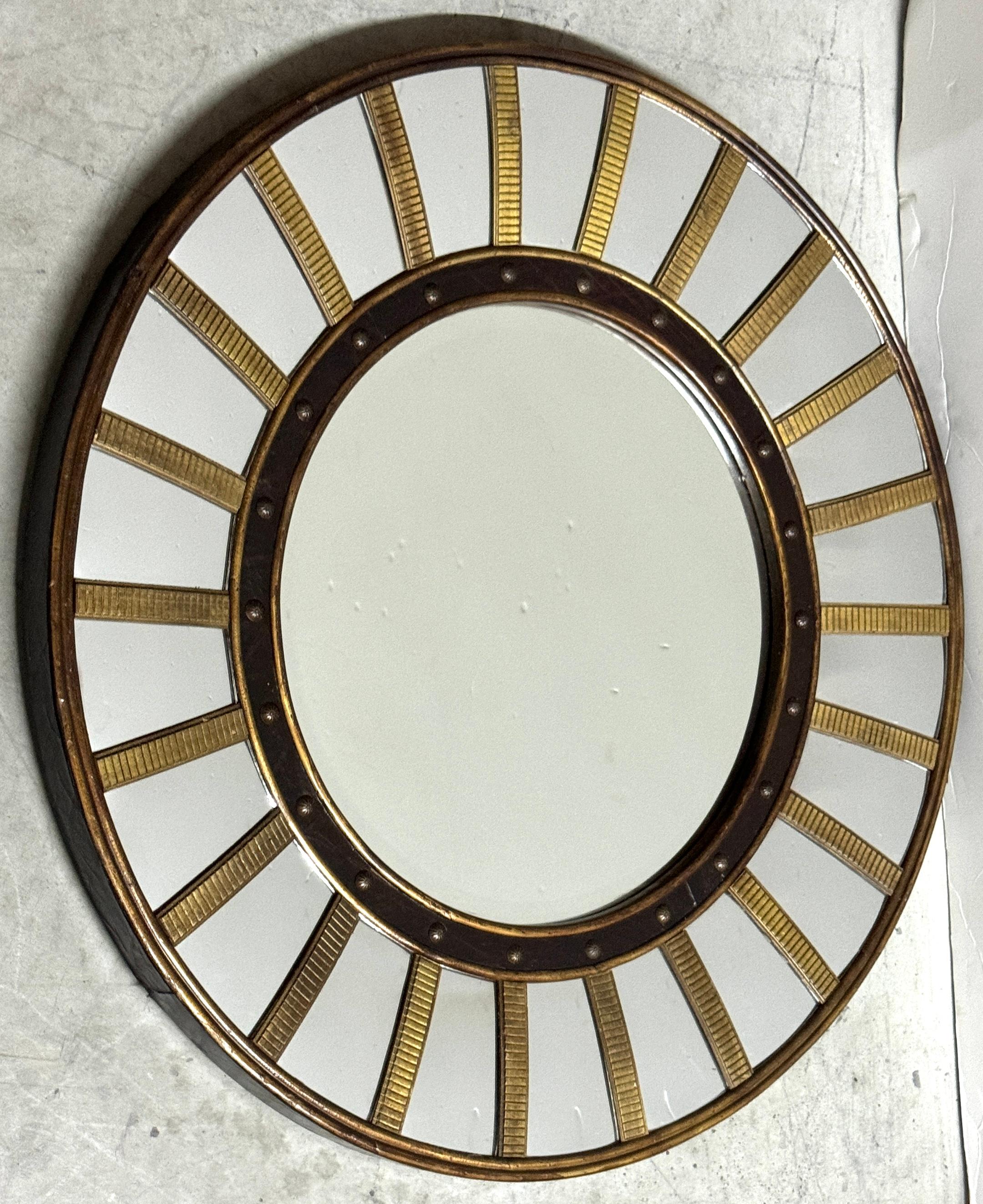 Miroir circulaire de style Régence en laiton et laque avec convexe en vente 6
