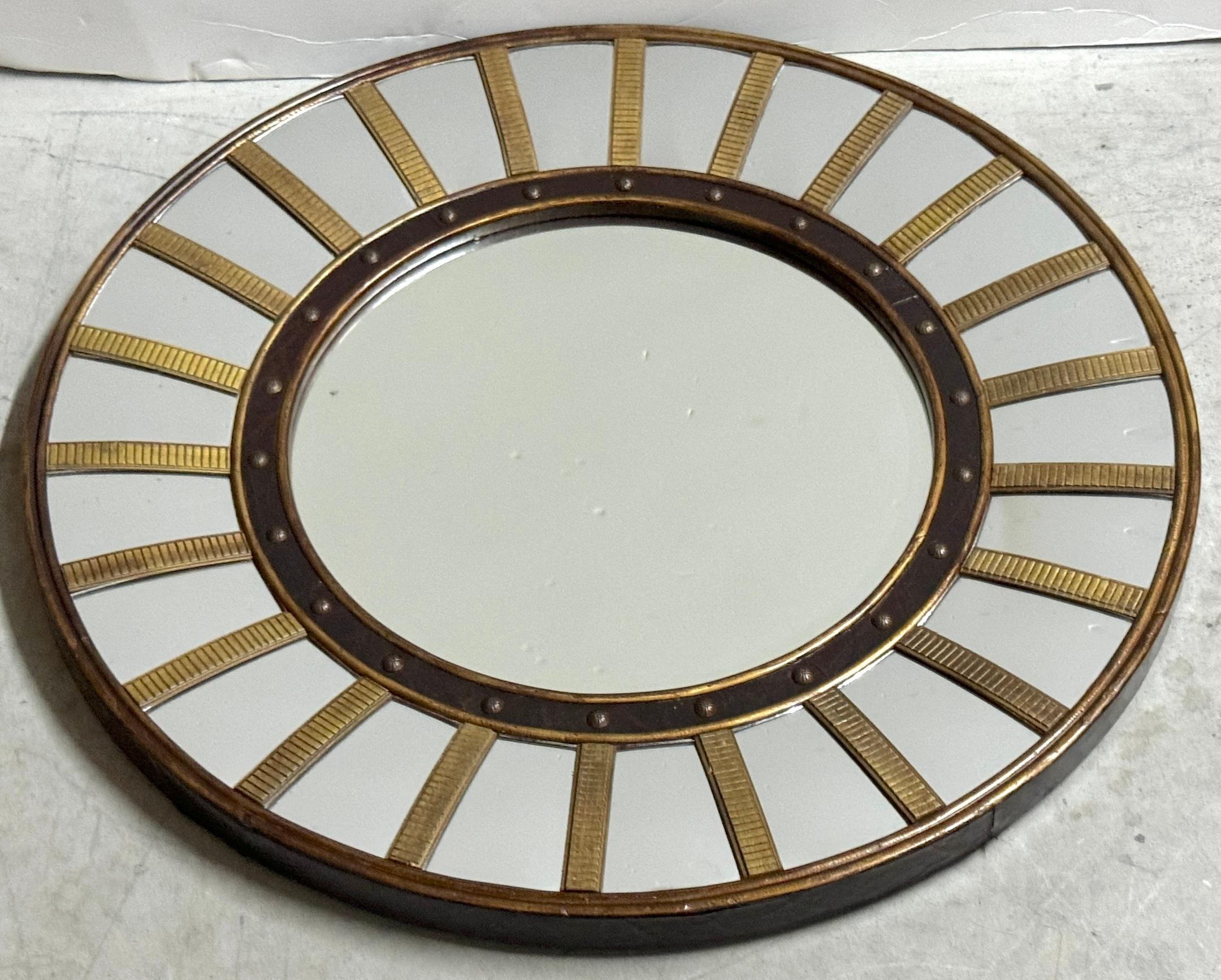 Miroir circulaire de style Régence en laiton et laque avec convexe en vente 2