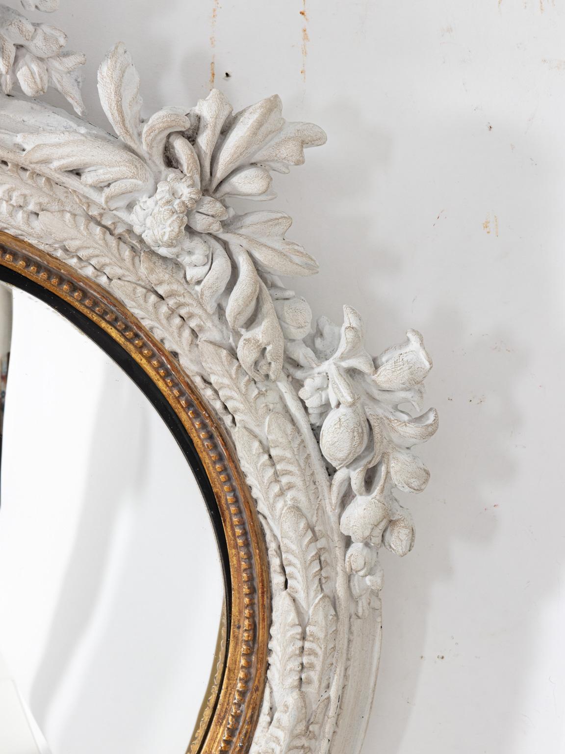 Regency Style Convex Mirror with Flower Basket Crest In Good Condition In Stamford, CT