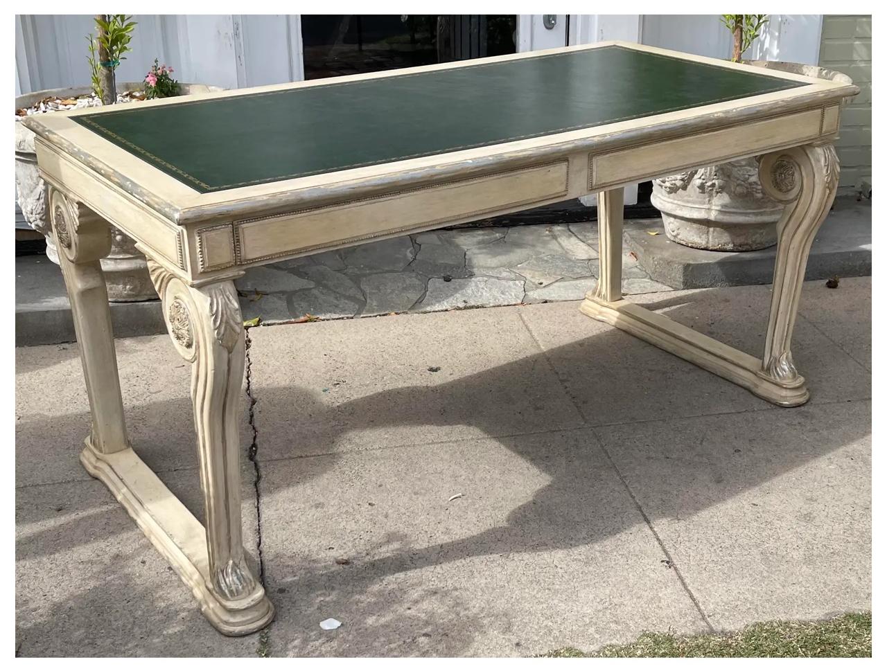 Regency Style Dennis & Leen Grüne Lederplatte Weiß & Silber Schreibtisch Schreibtisch (amerikanisch) im Angebot