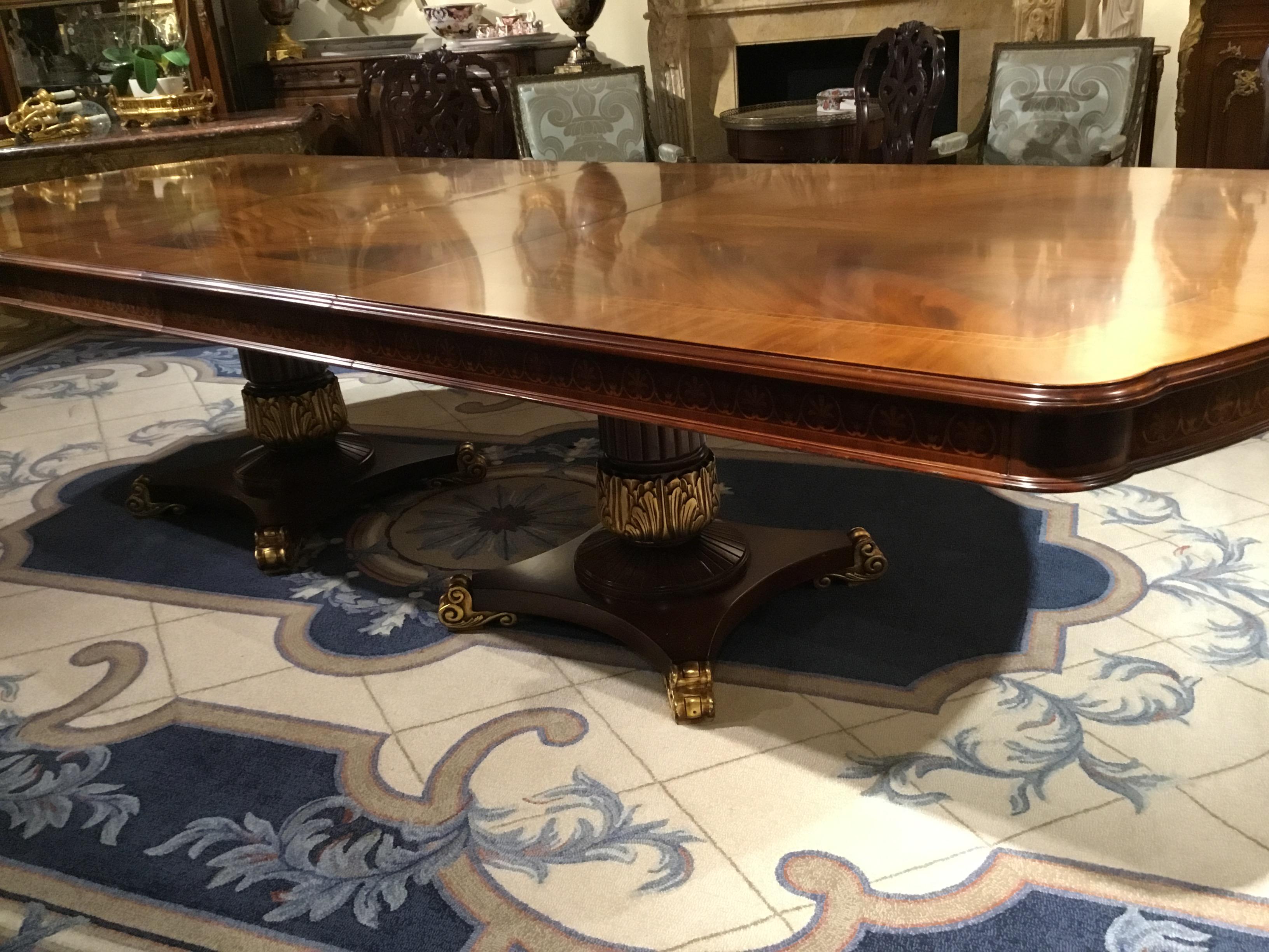 Regency Style Dining Table Made of Finely Matched Veneers on Gilt Balusters 4
