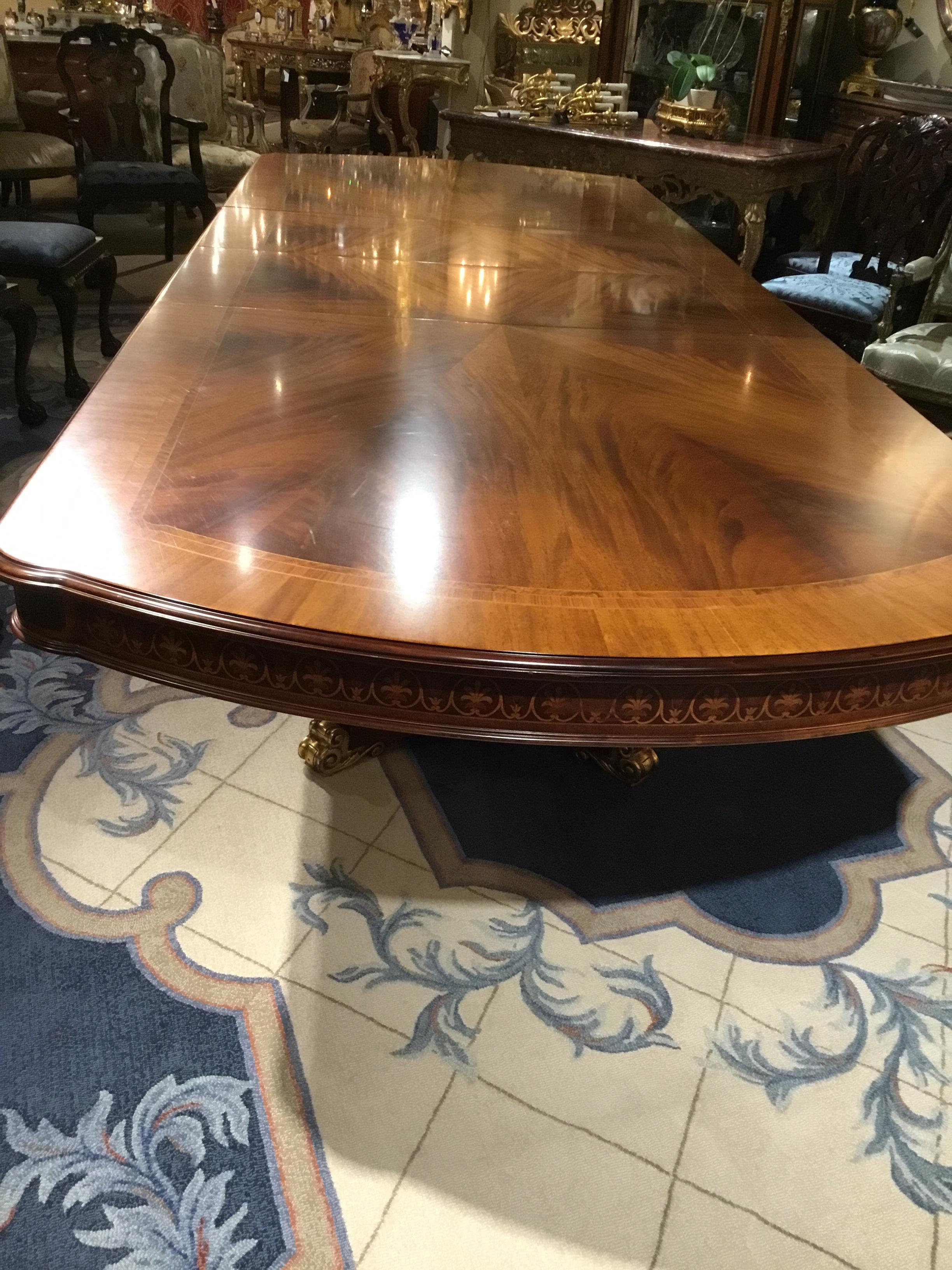 Regency Style Dining Table Made of Finely Matched Veneers on Gilt Balusters In Good Condition In Houston, TX