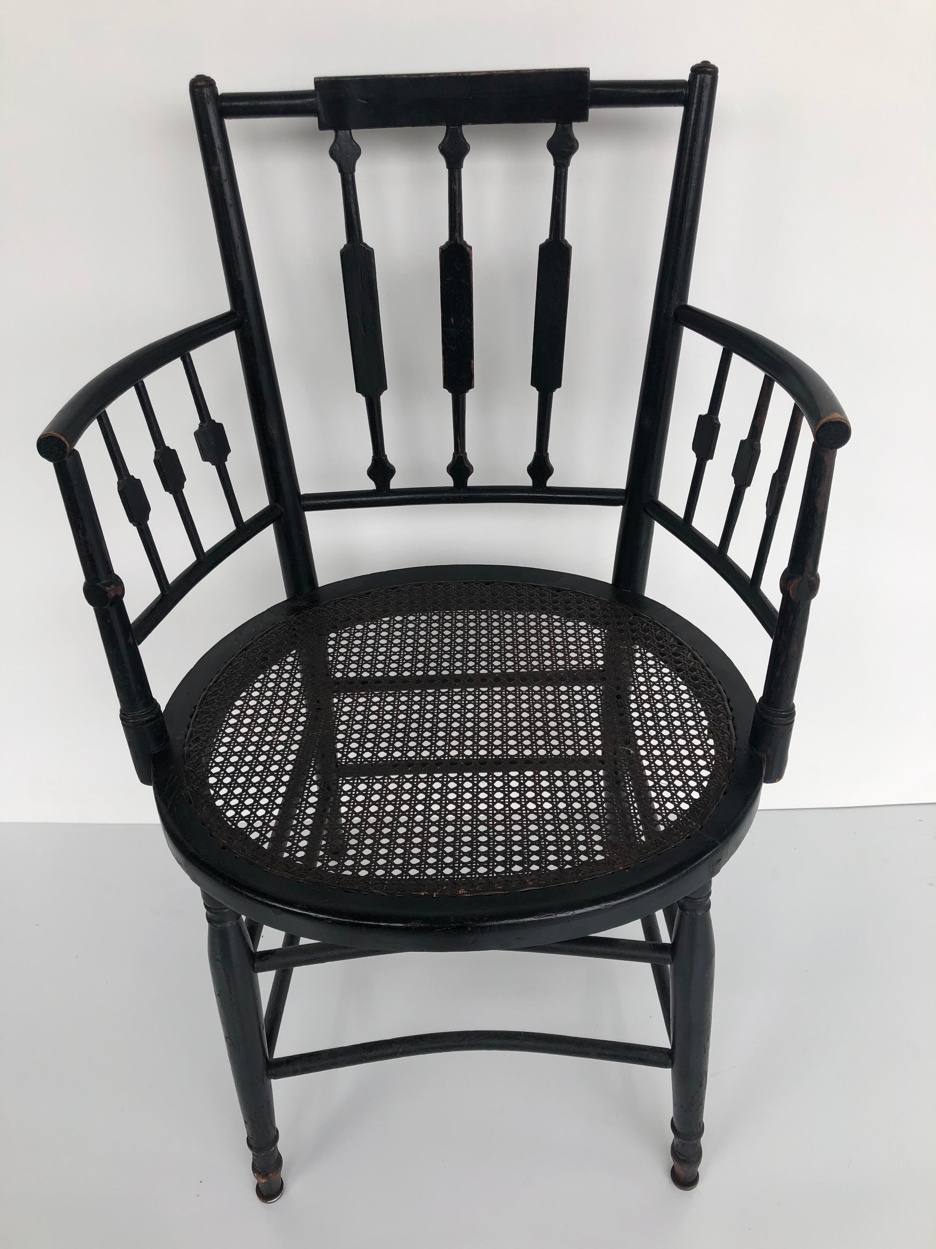 Paire de fauteuils à dossier fléchi et à assise cannée de style Regency, en bois d'ébène 6