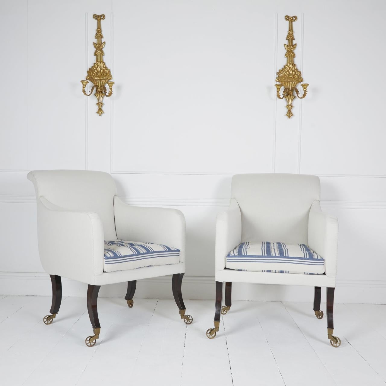 Fauteuils de bibliothèque anglais de style Regency en vente 3