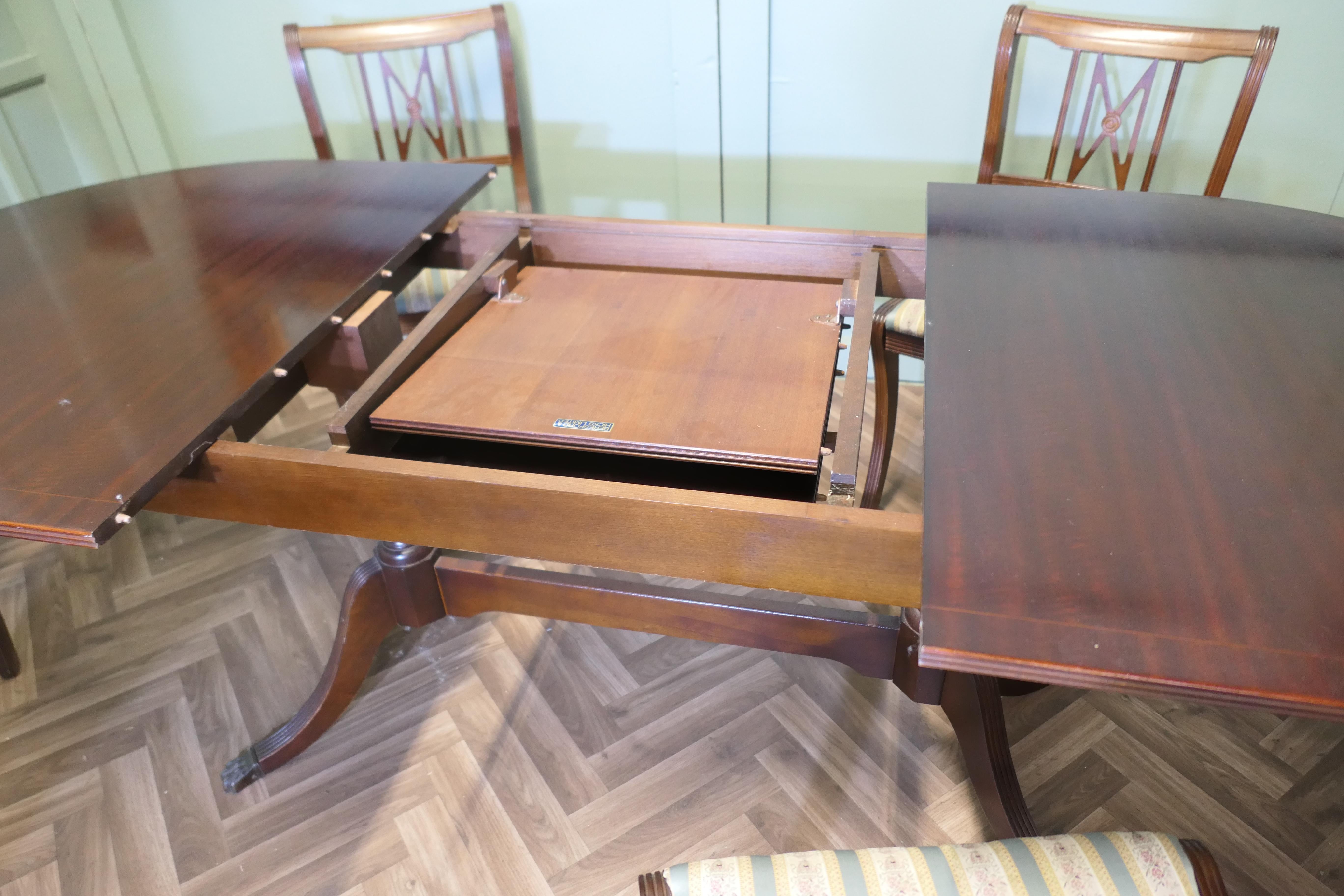 Regency Style Extending Dining Table and 6 Chairs For Sale 5