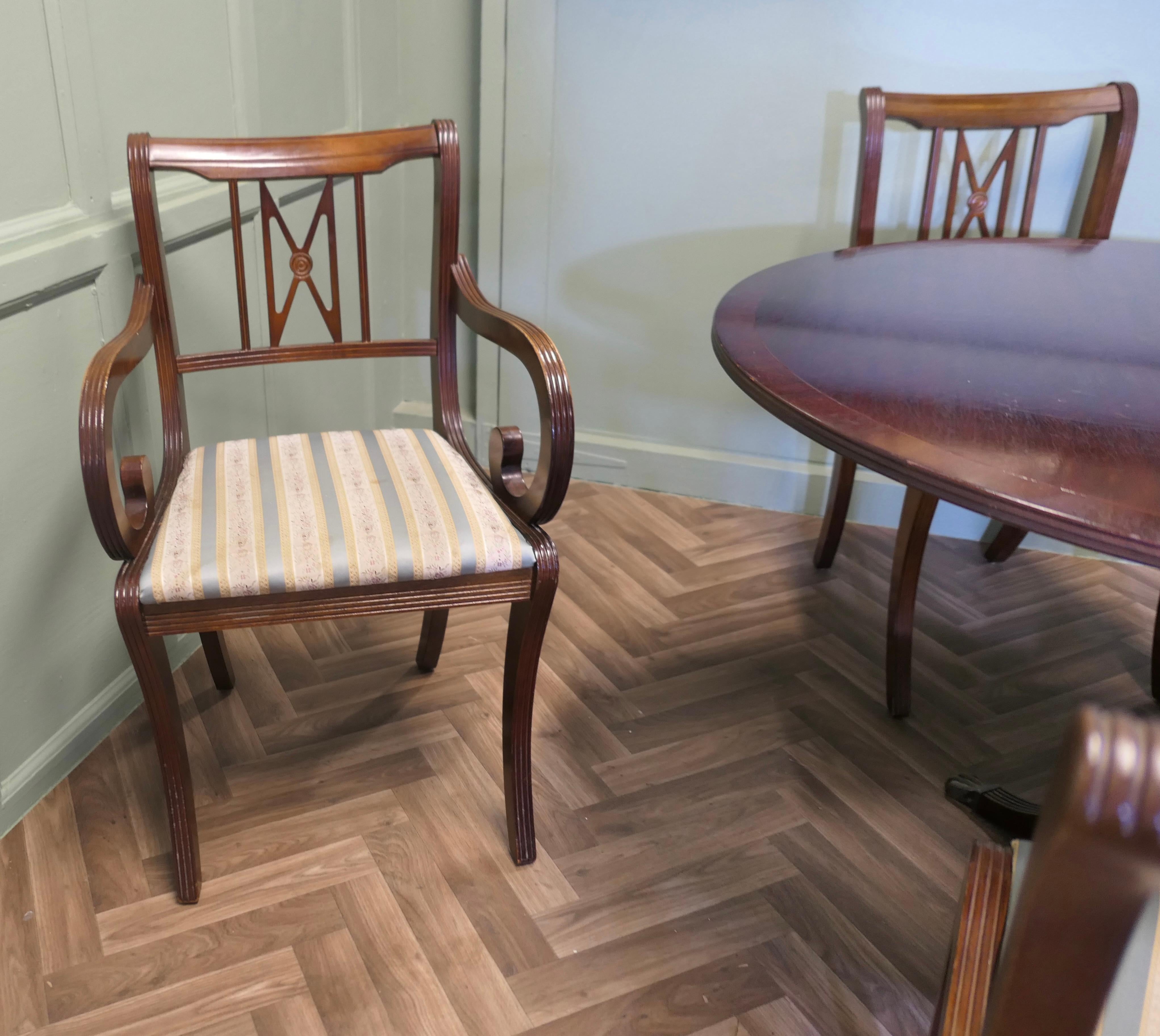 Regency Style Extending Dining Table and 6 Chairs For Sale 3