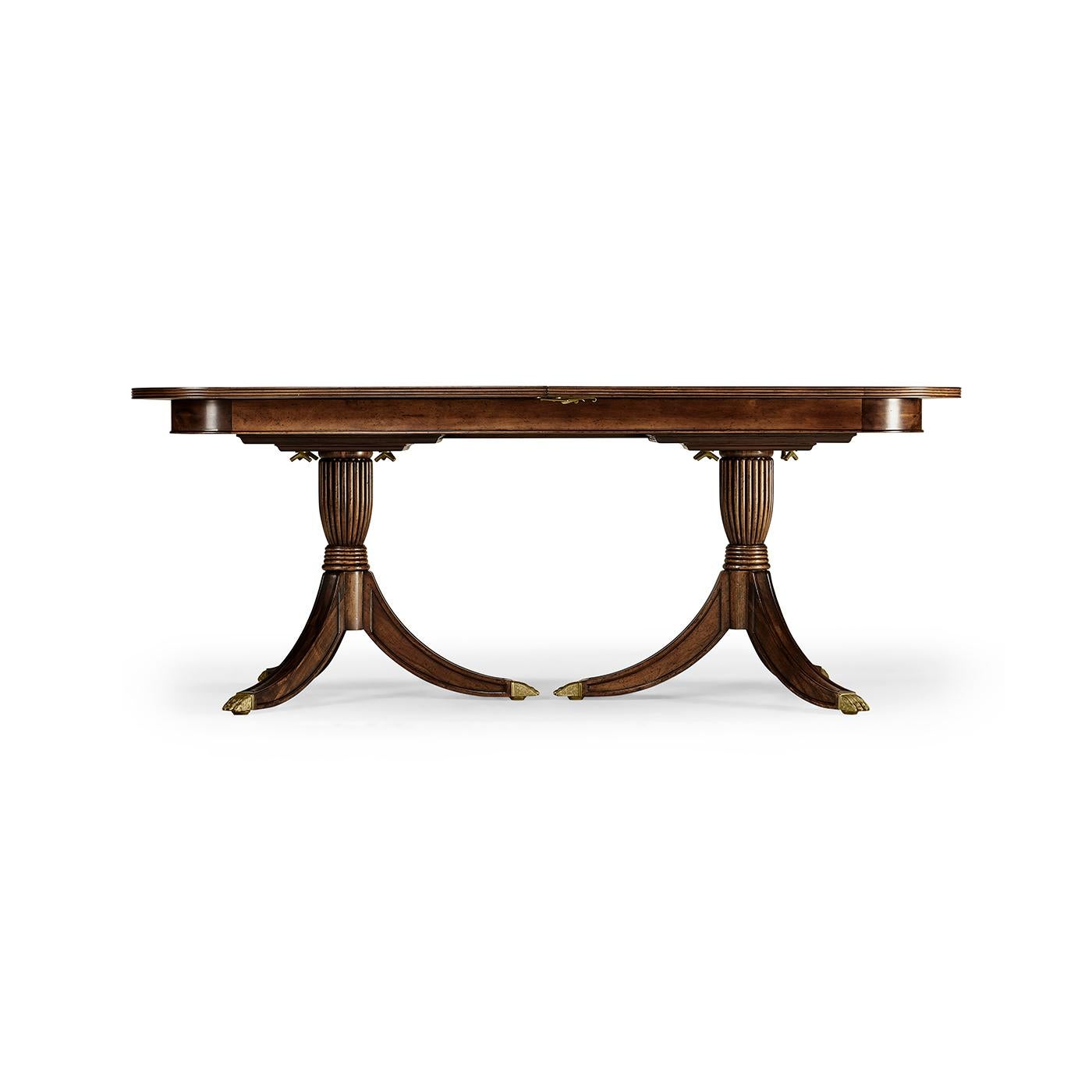 Table de salle à manger à rallonge de style Regency Neuf - En vente à Westwood, NJ