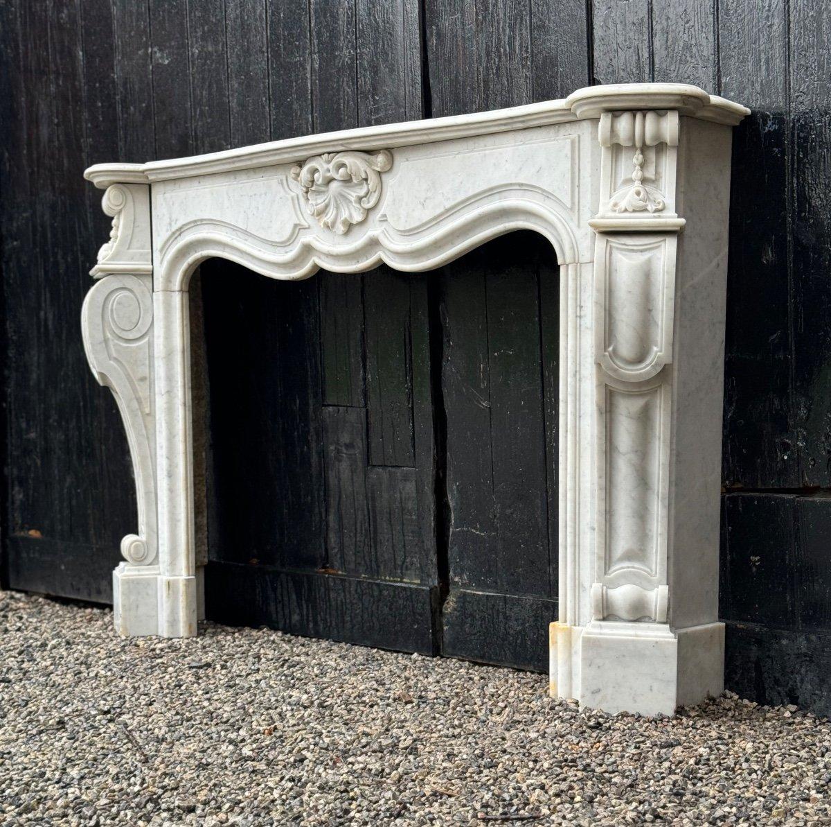 Regency Style Fireplace In White Carrara Marble, Circa 1880 For Sale 6